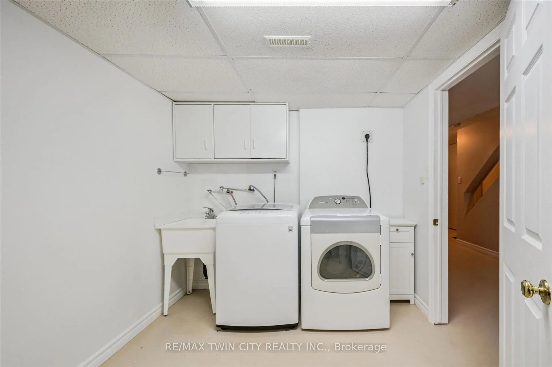 Photo 24 of 116 Kerwood Drive, Cambridge — HOMEH