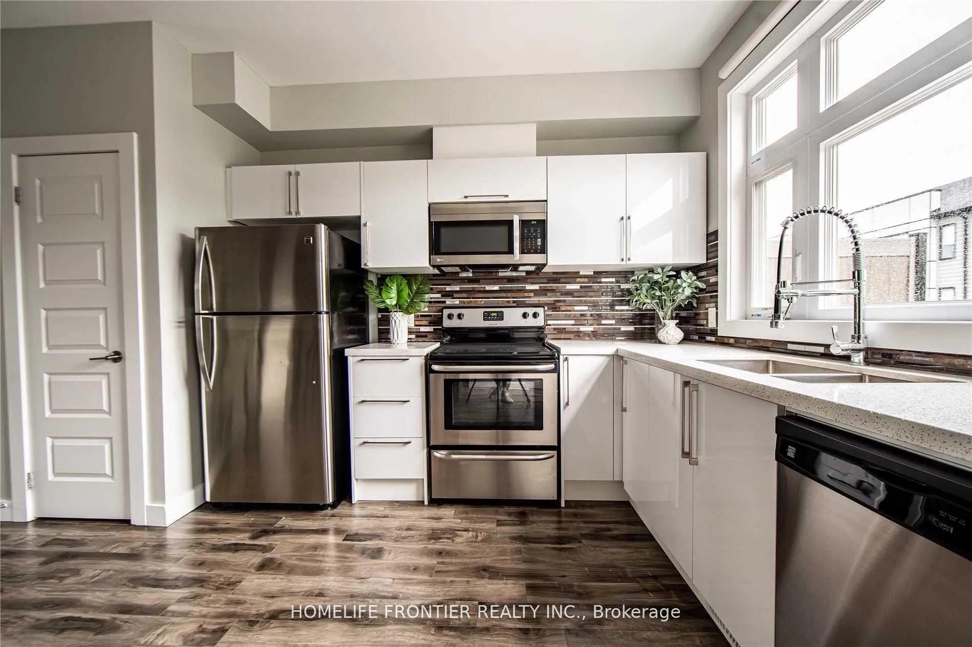 Photo 6 of Unit 3 Upper, 540 Essa Road, Barrie, Holly — HOMEH