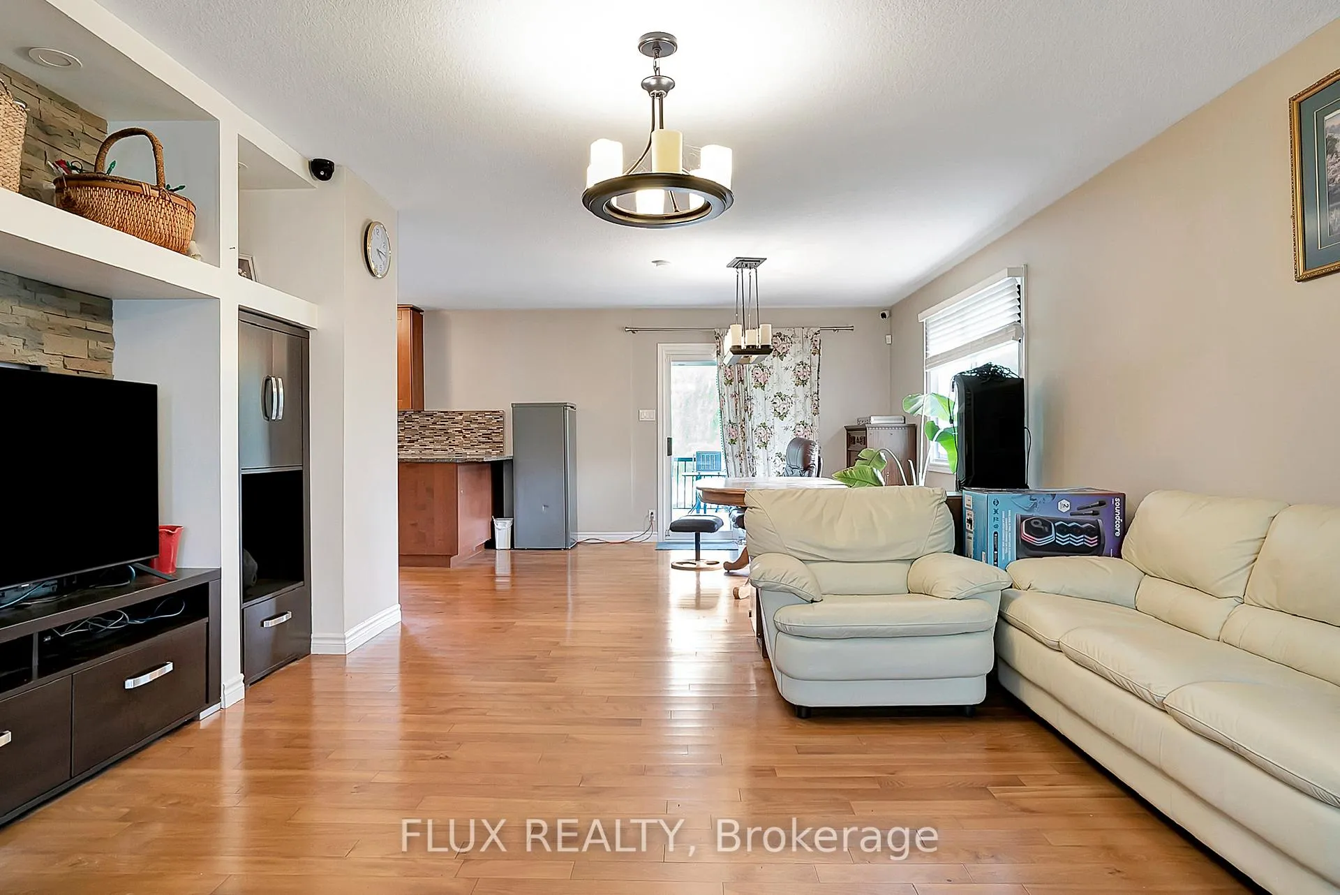 Photo 3 of 1392 Doon Village Road, Kitchener, Lower Doon — HOMEH