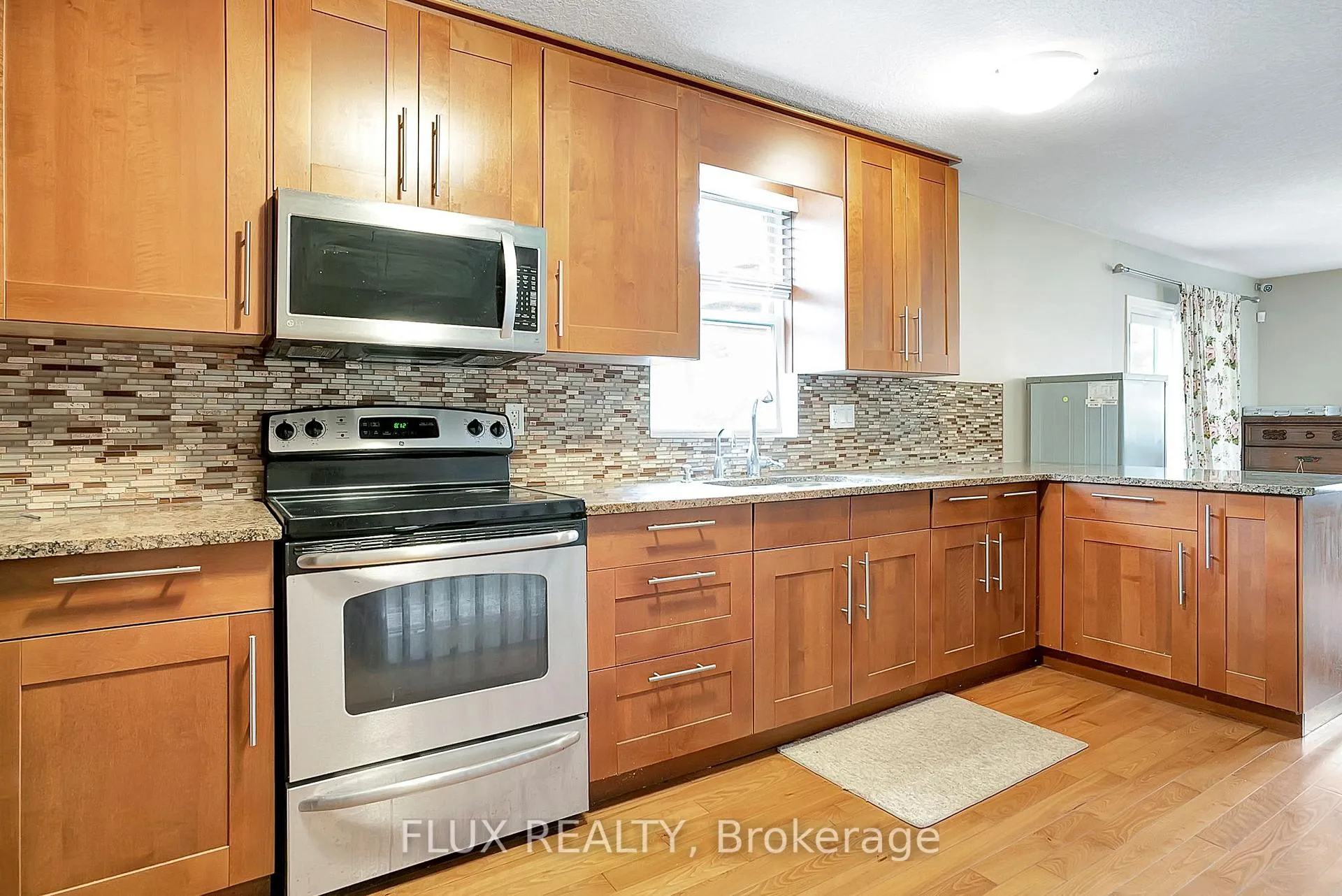 Photo 5 of 1392 Doon Village Road, Kitchener, Lower Doon — HOMEH