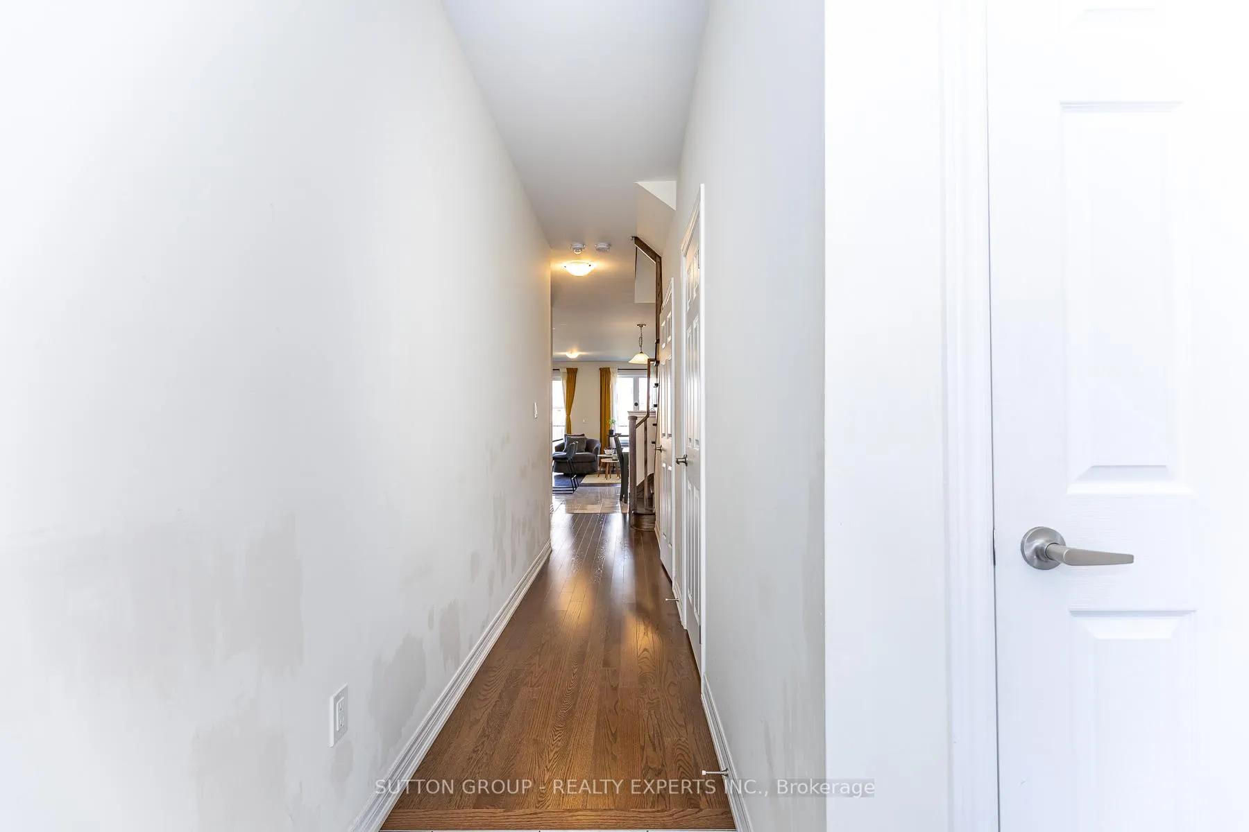 Photo 4 of 130 Ice Palace Crescent, Oshawa, Windfields — HOMEH