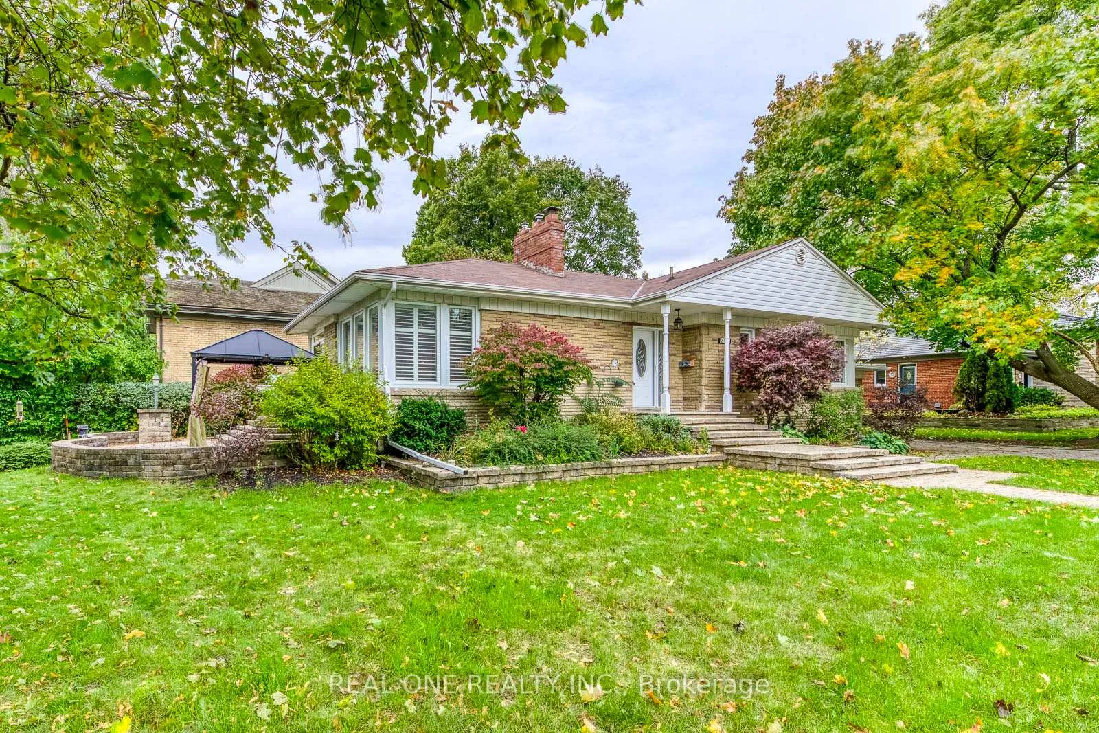 Photo 1 of 2181 Courtland Drive, Burlington, Brant — HOMEH