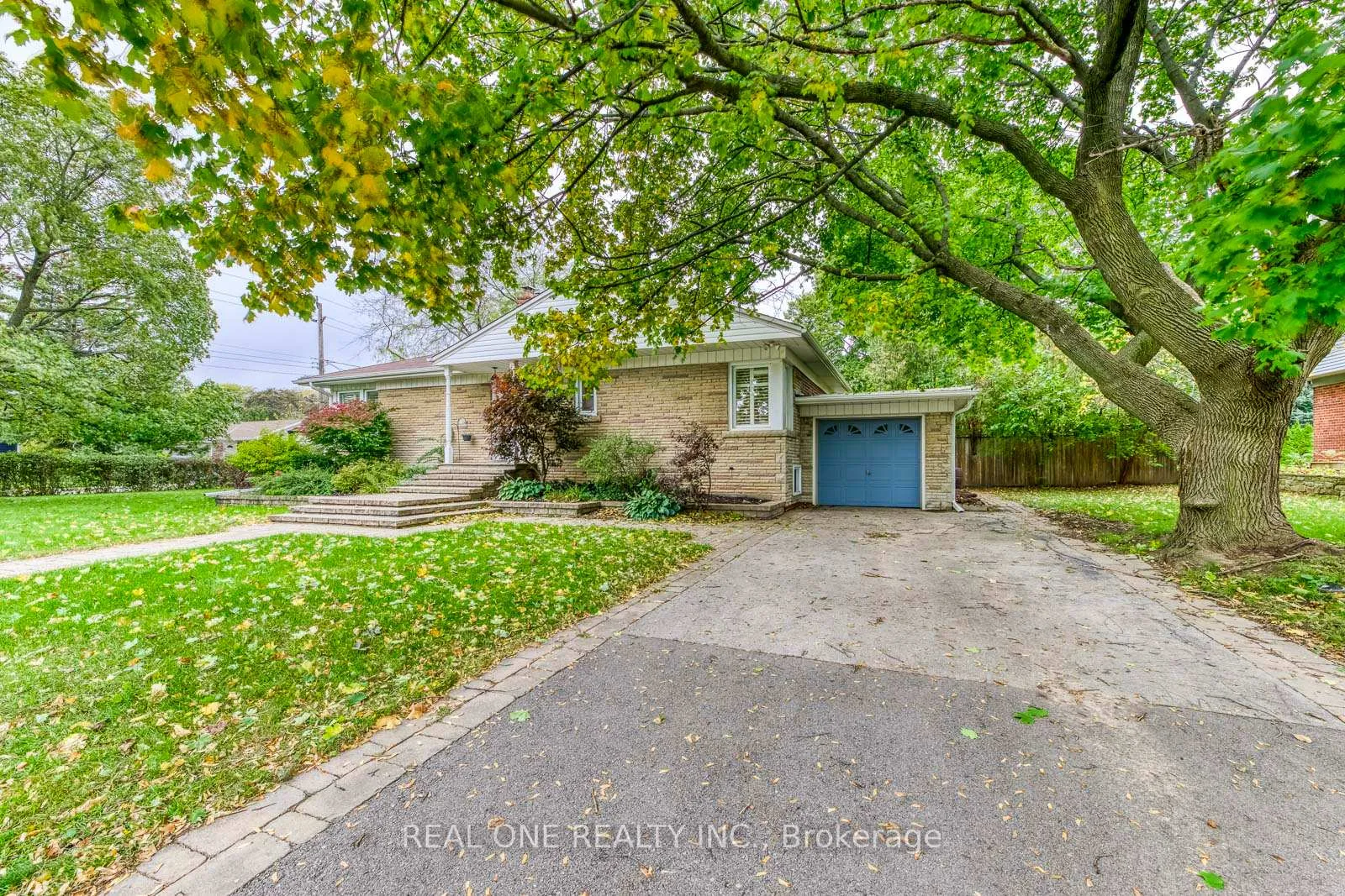 Photo 2 of 2181 Courtland Drive, Burlington, Brant — HOMEH