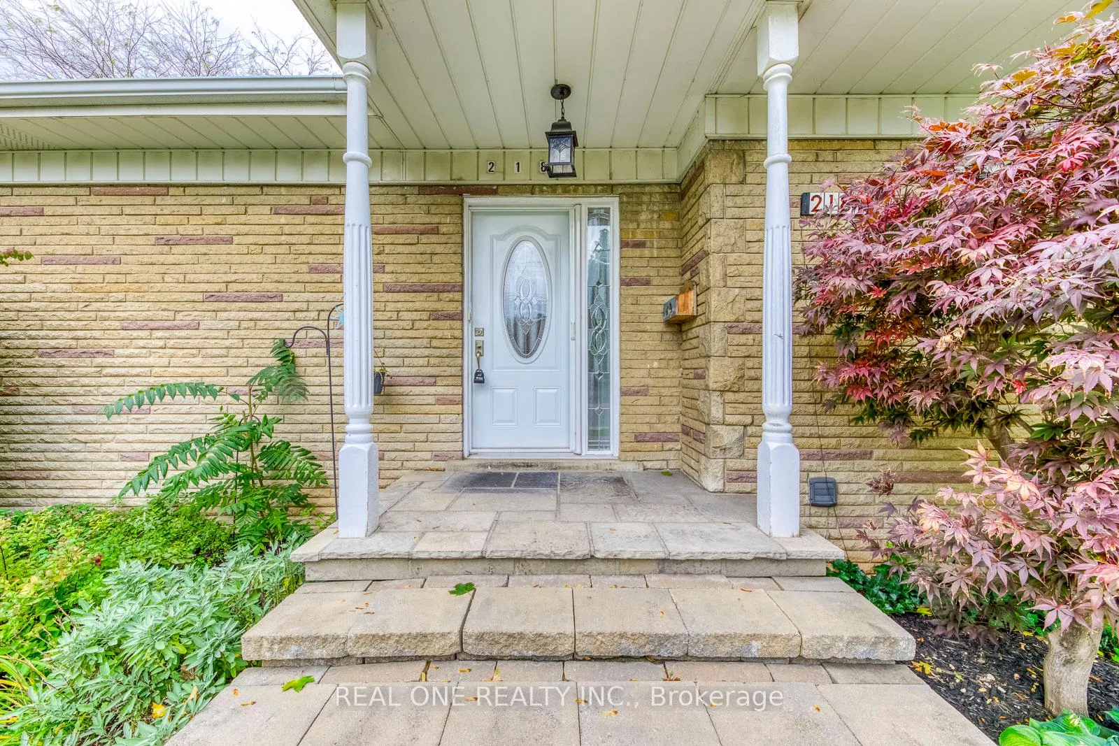 Photo 4 of 2181 Courtland Drive, Burlington, Brant — HOMEH