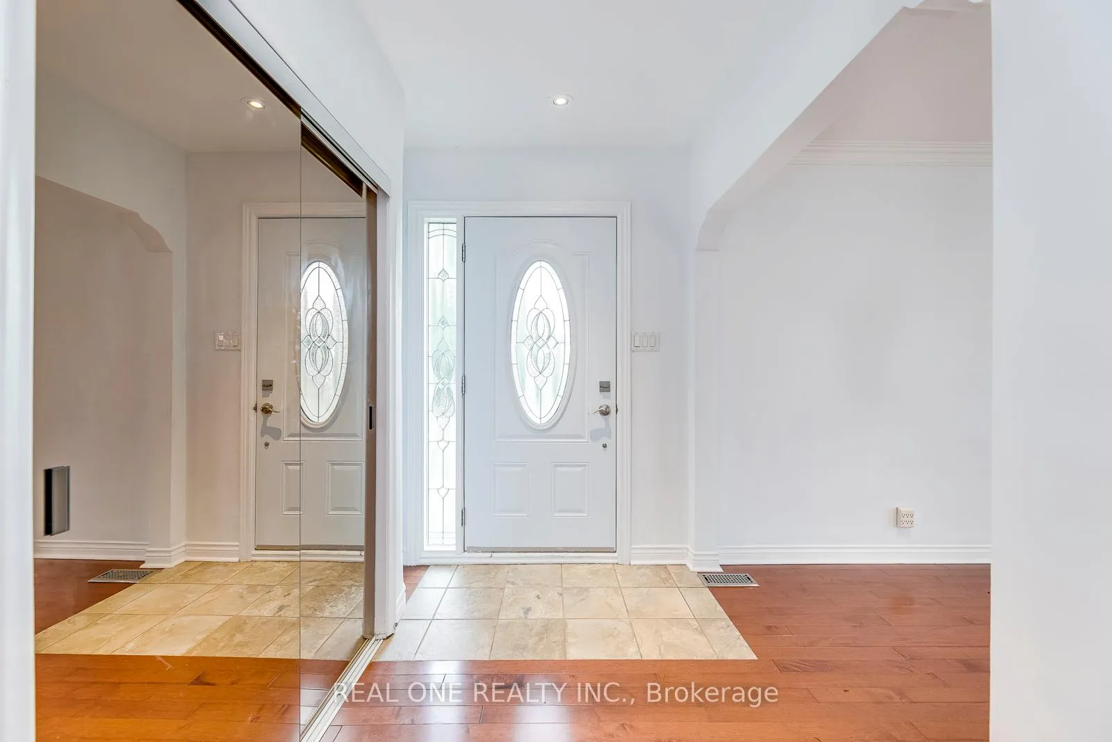 Photo 5 of 2181 Courtland Drive, Burlington, Brant — HOMEH