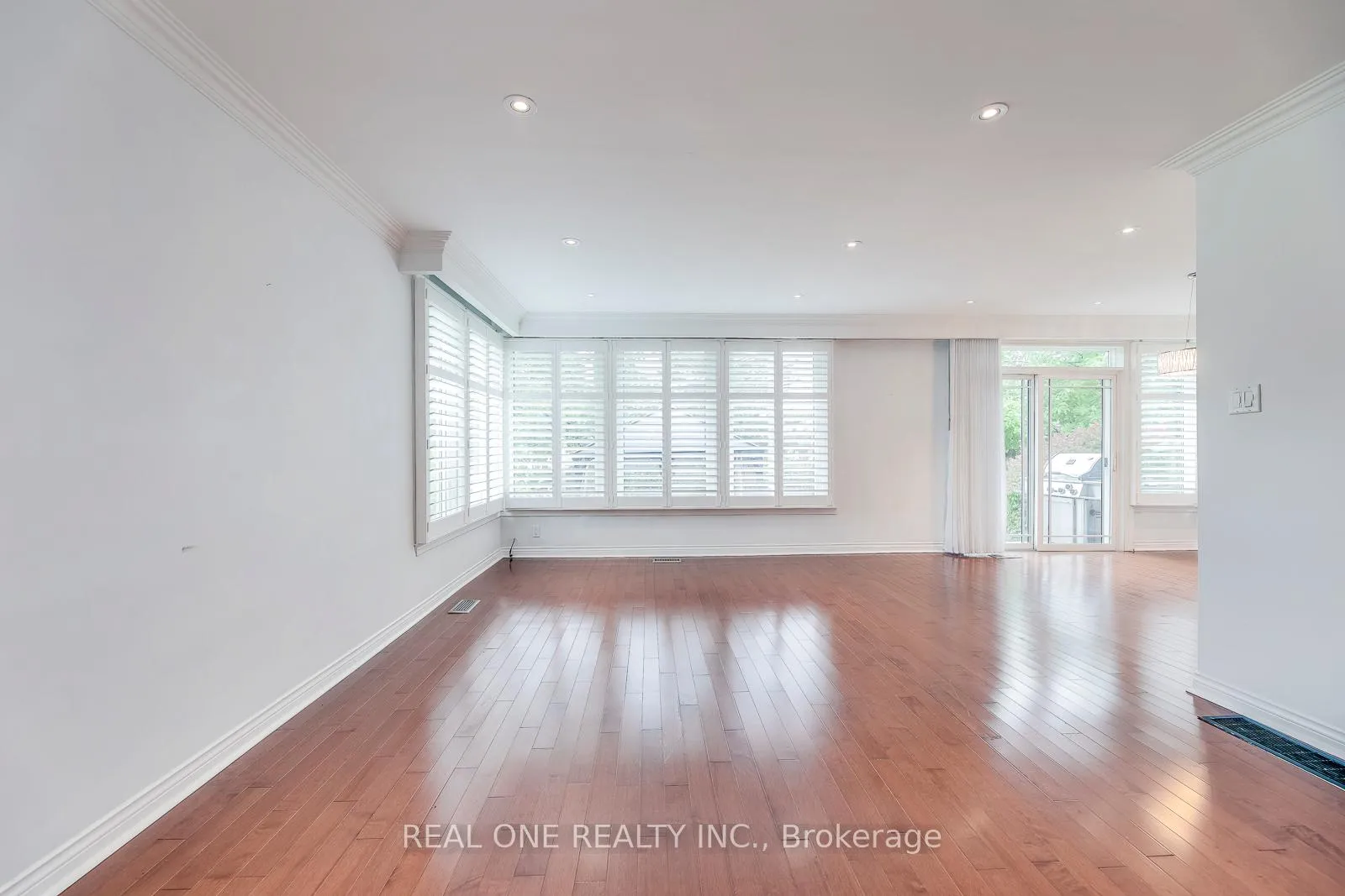 Photo 6 of 2181 Courtland Drive, Burlington, Brant — HOMEH