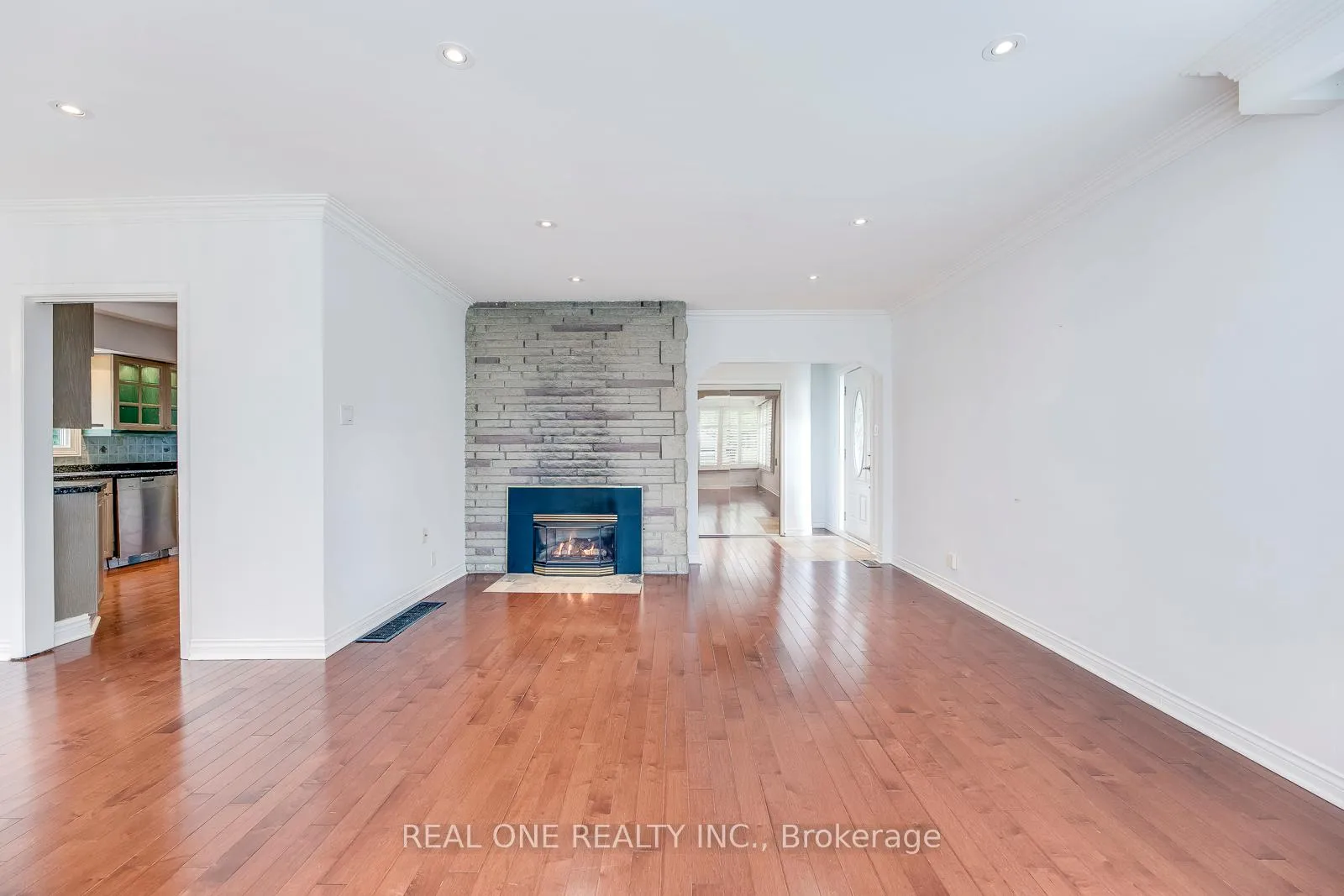 Photo 7 of 2181 Courtland Drive, Burlington, Brant — HOMEH