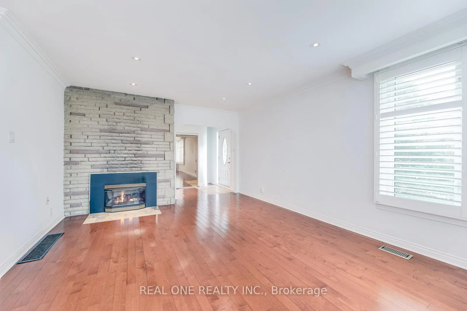 Photo 8 of 2181 Courtland Drive, Burlington, Brant — HOMEH