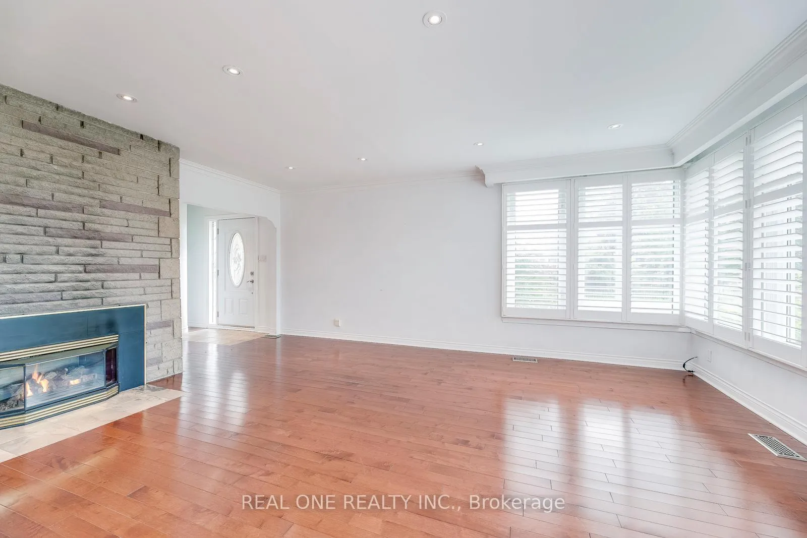 Photo 9 of 2181 Courtland Drive, Burlington, Brant — HOMEH