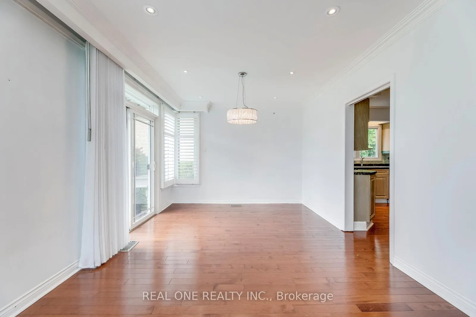 Photo 11 of 2181 Courtland Drive, Burlington, Brant — HOMEH