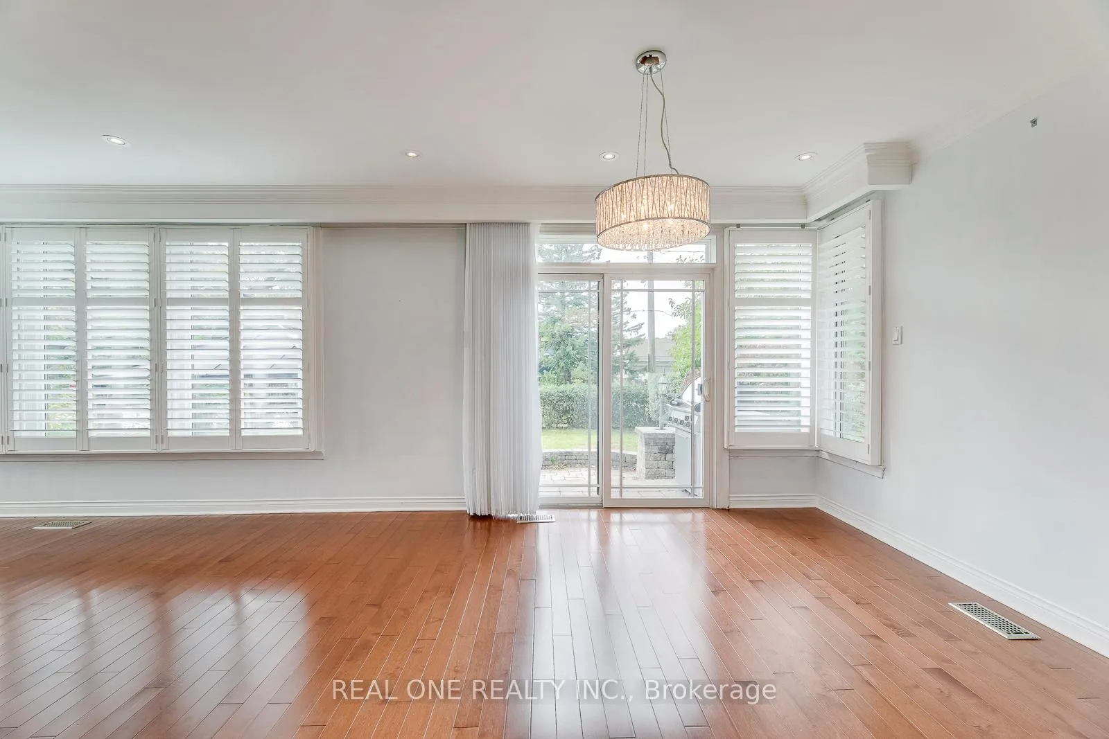 Photo 12 of 2181 Courtland Drive, Burlington, Brant — HOMEH