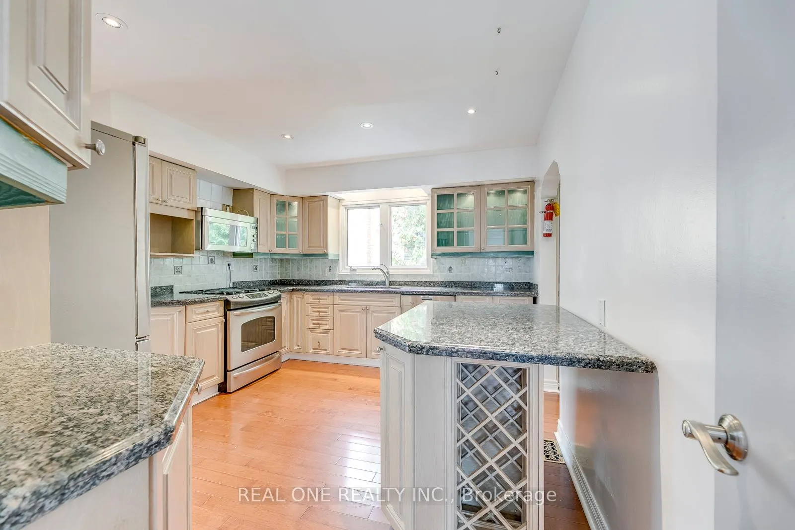 Photo 14 of 2181 Courtland Drive, Burlington, Brant — HOMEH
