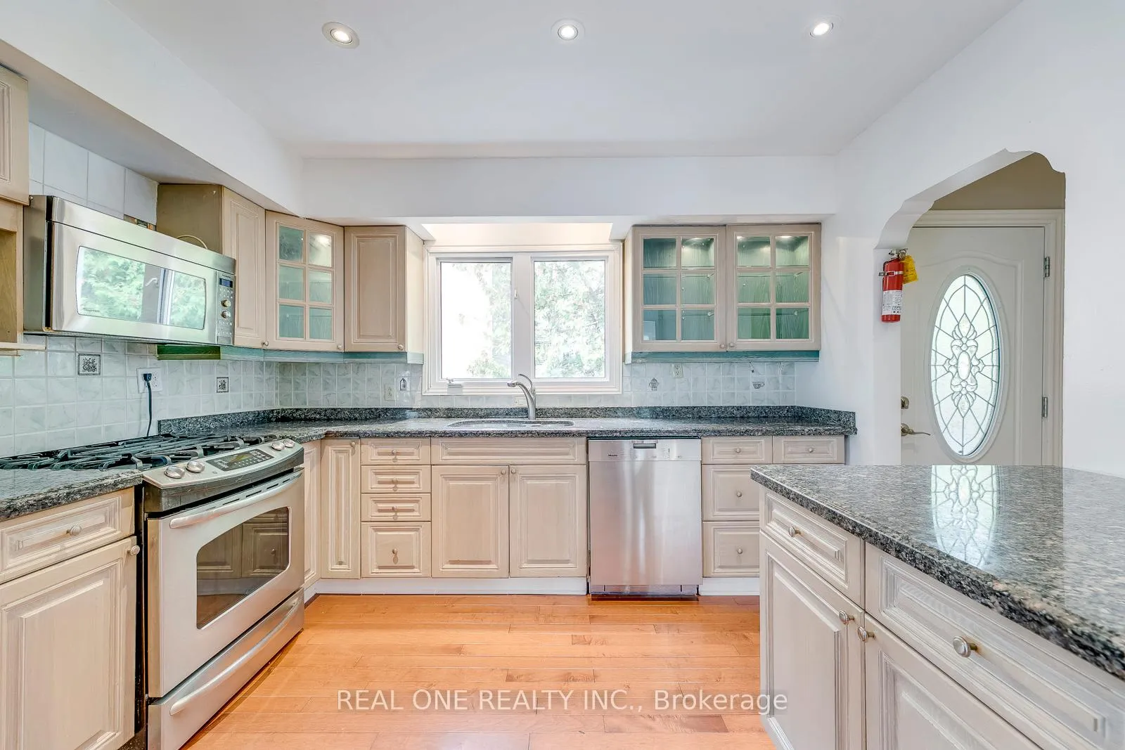 Photo 15 of 2181 Courtland Drive, Burlington, Brant — HOMEH