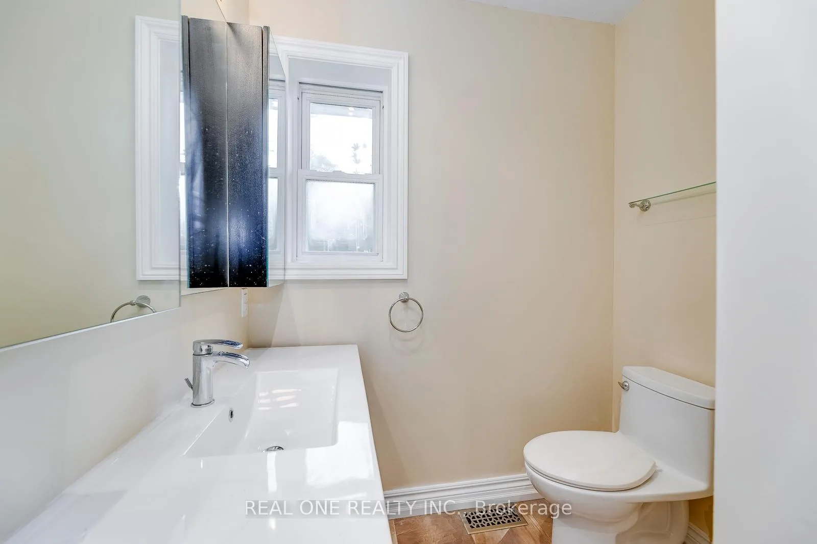 Photo 20 of 2181 Courtland Drive, Burlington, Brant — HOMEH