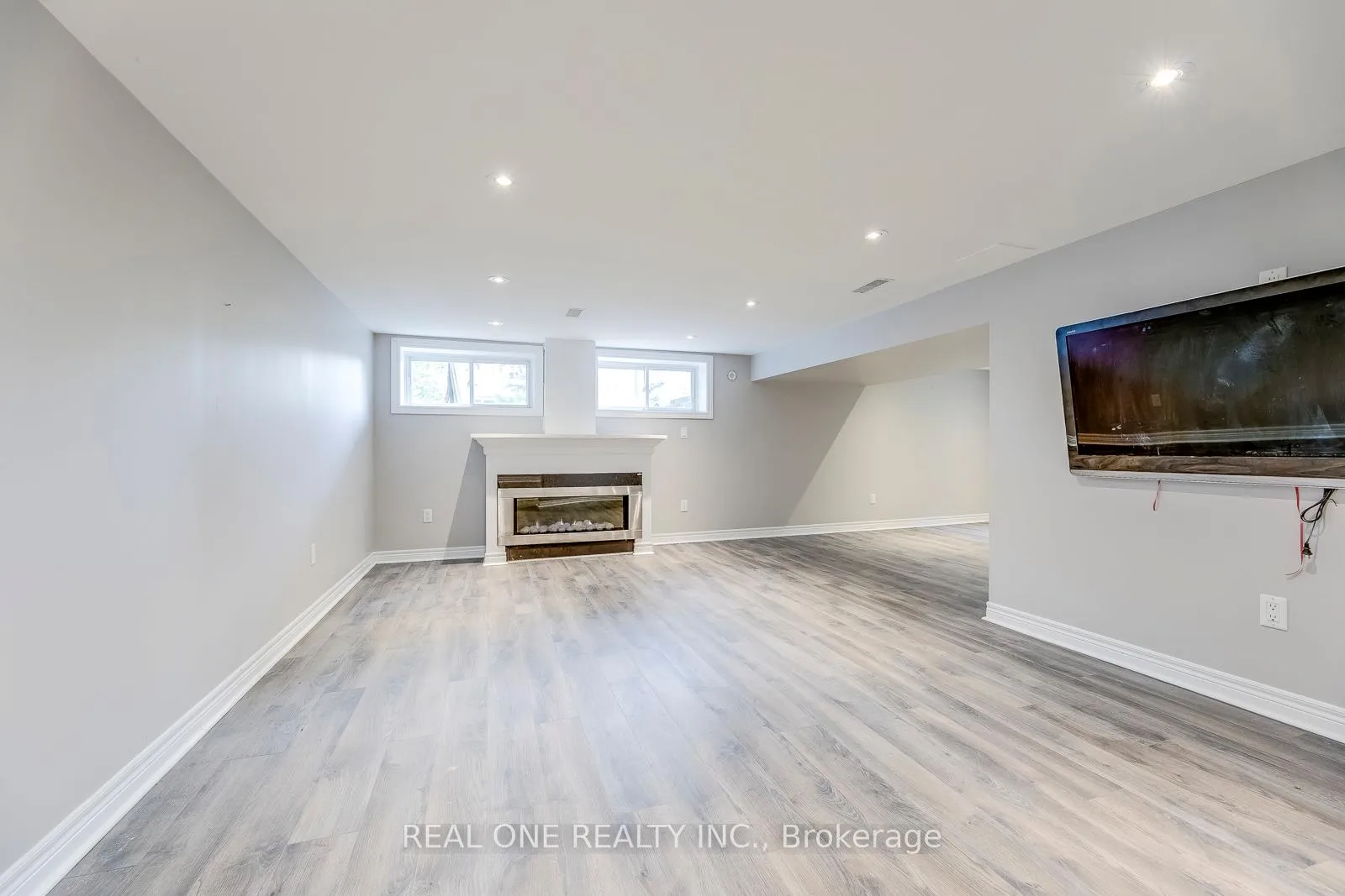 Photo 24 of 2181 Courtland Drive, Burlington, Brant — HOMEH