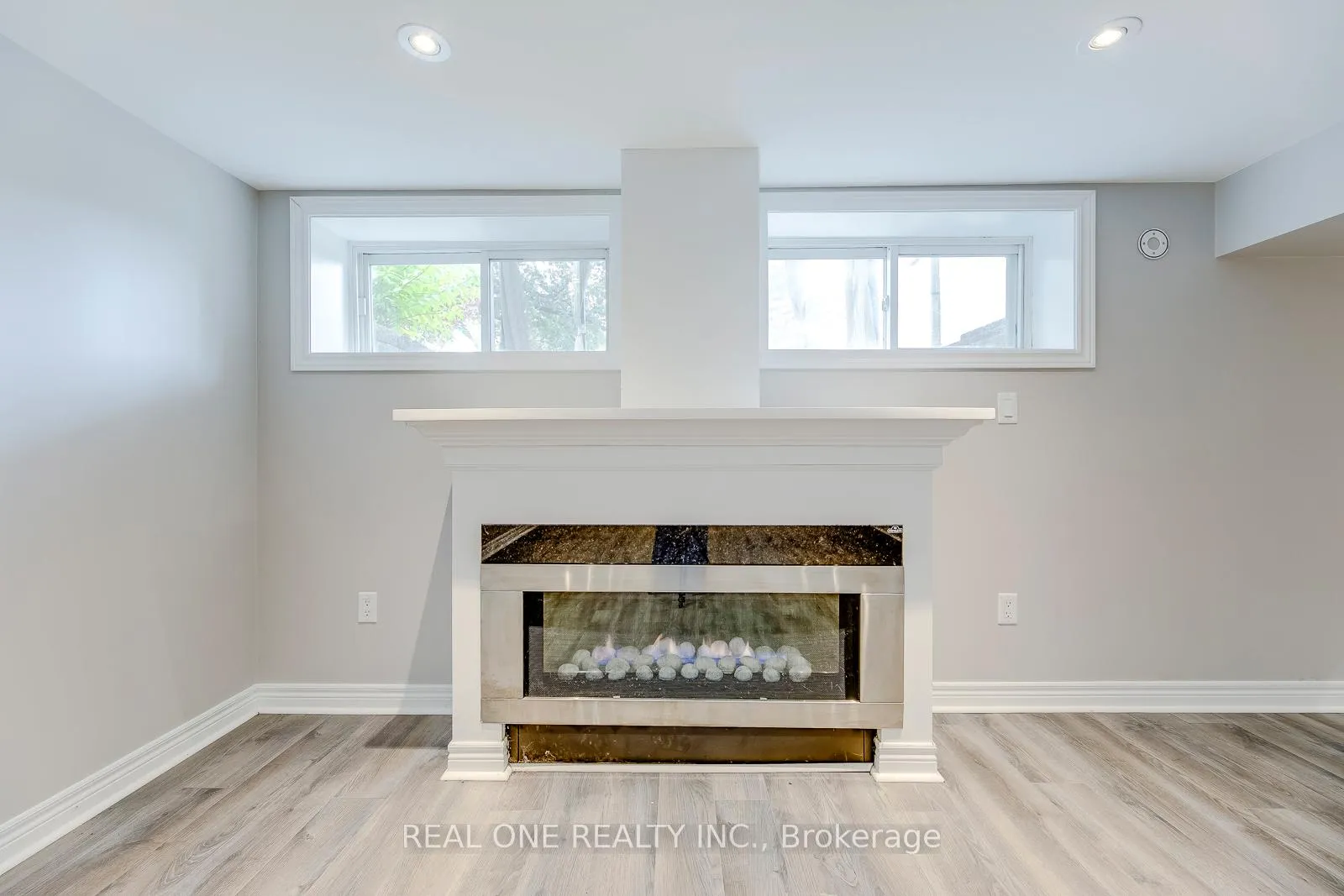Photo 26 of 2181 Courtland Drive, Burlington, Brant — HOMEH