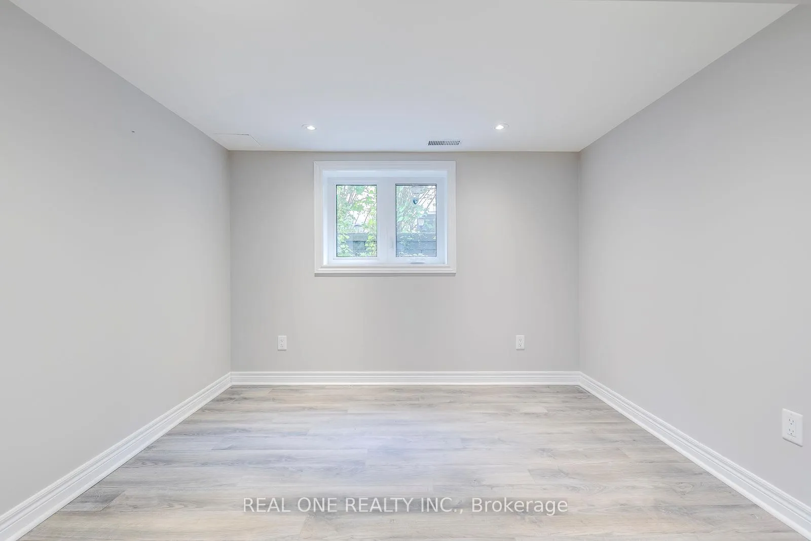 Photo 27 of 2181 Courtland Drive, Burlington, Brant — HOMEH