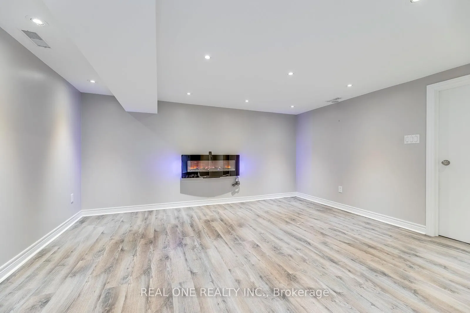 Photo 28 of 2181 Courtland Drive, Burlington, Brant — HOMEH