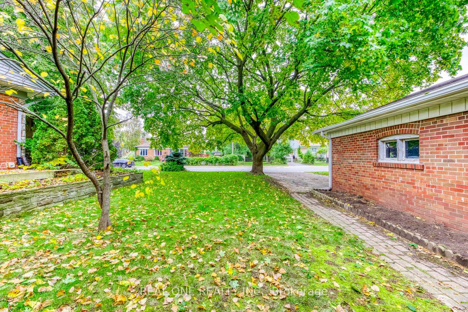 Photo 33 of 2181 Courtland Drive, Burlington, Brant — HOMEH