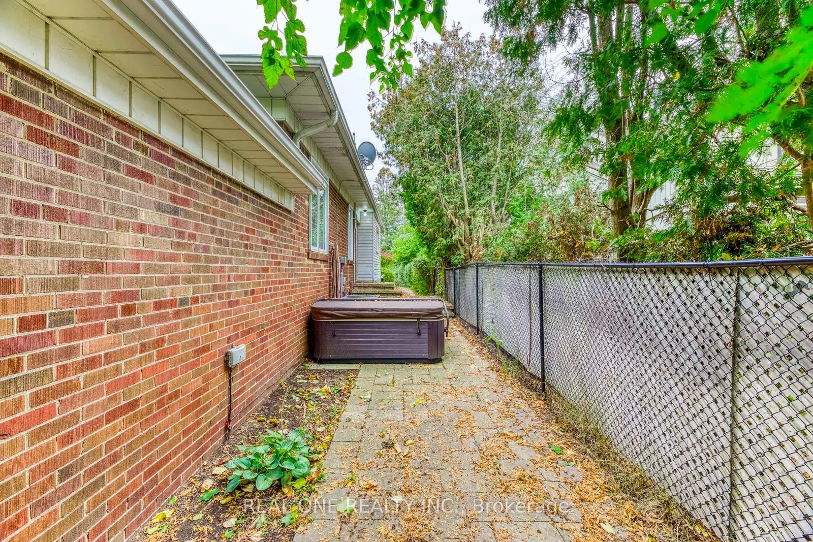 Photo 34 of 2181 Courtland Drive, Burlington, Brant — HOMEH