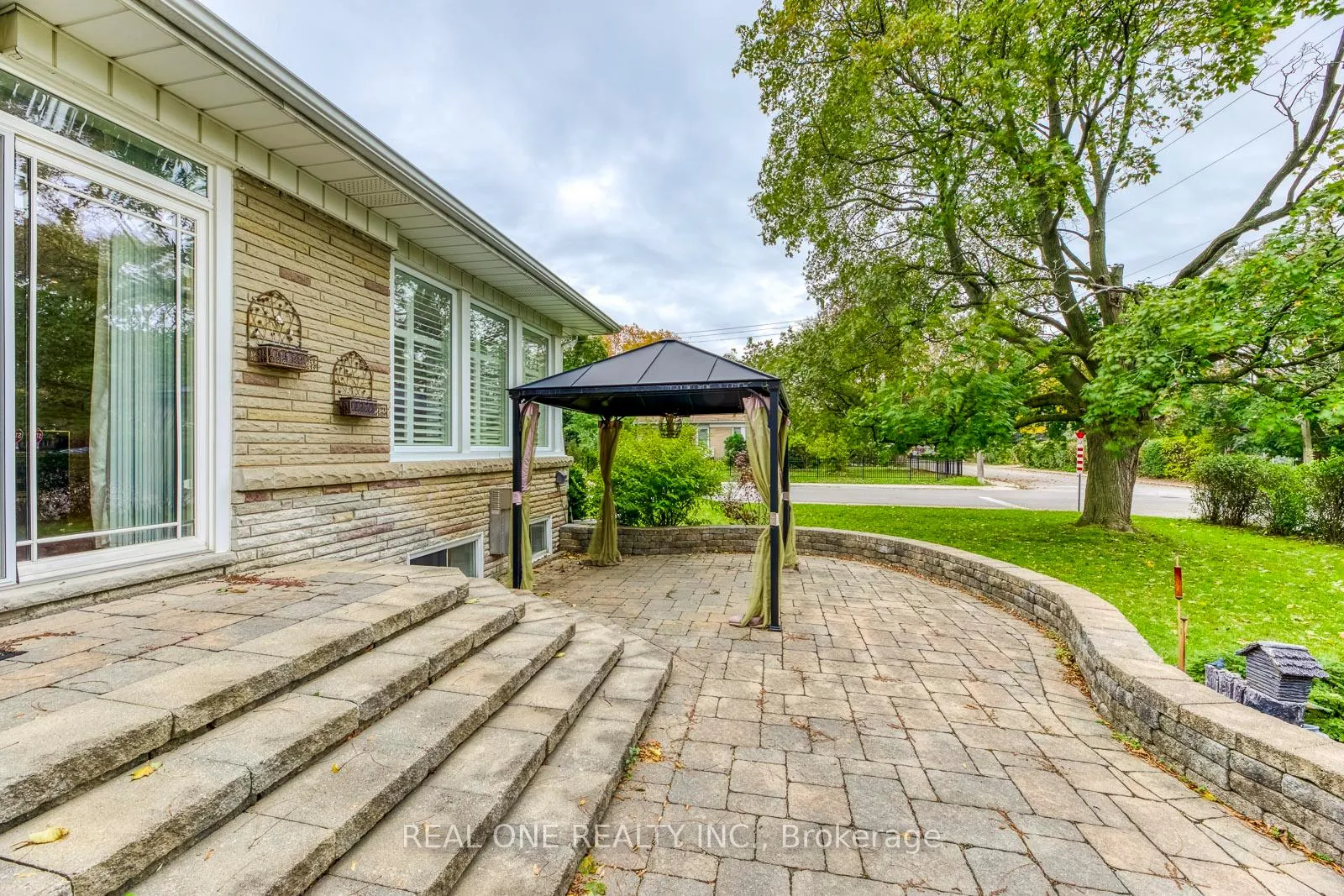 Photo 38 of 2181 Courtland Drive, Burlington, Brant — HOMEH