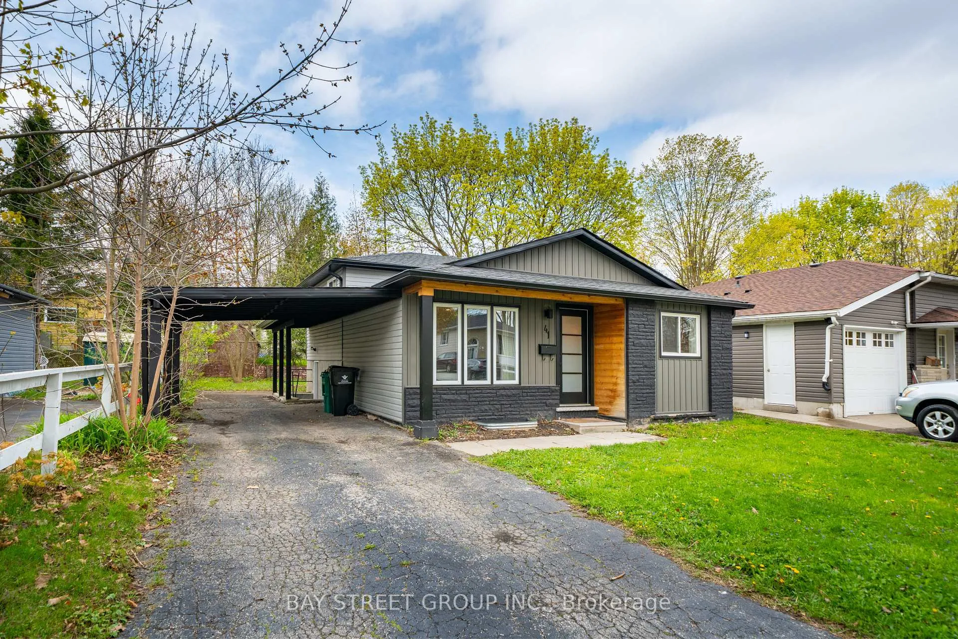 Photo 1 of 41 Helene Crescent, Waterloo, Maple Hills — HOMEH