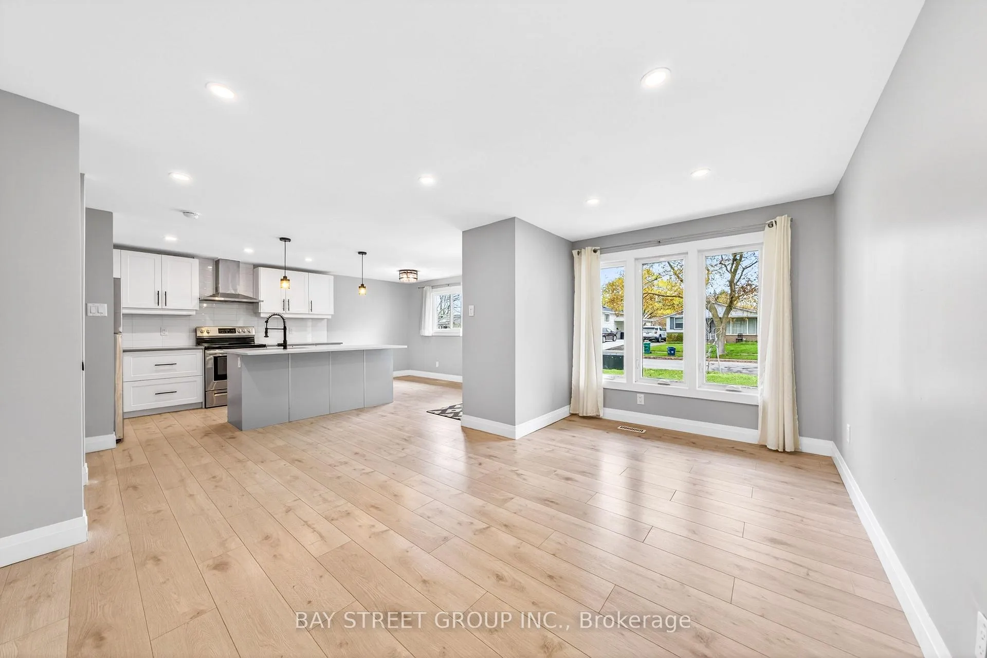 Photo 2 of 41 Helene Crescent, Waterloo, Maple Hills — HOMEH