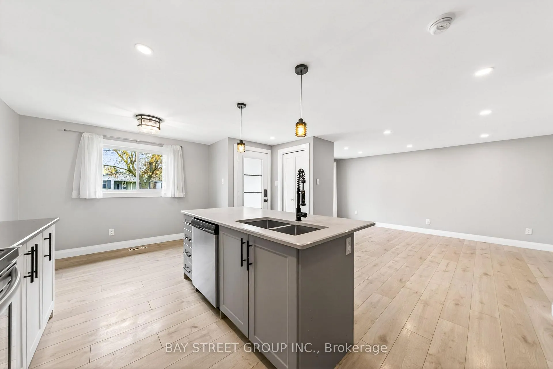 Photo 9 of 41 Helene Crescent, Waterloo, Maple Hills — HOMEH