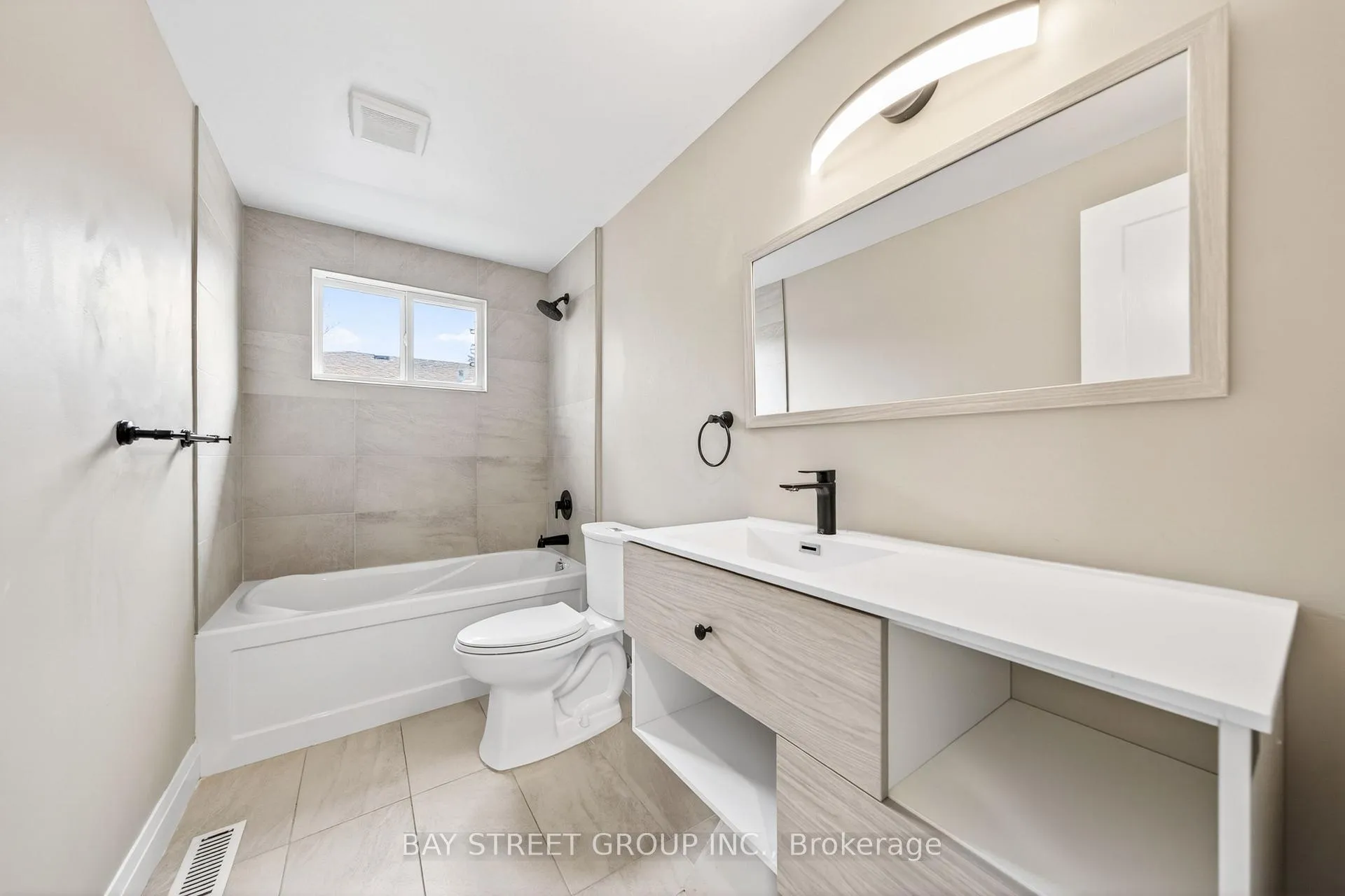 Photo 16 of 41 Helene Crescent, Waterloo, Maple Hills — HOMEH