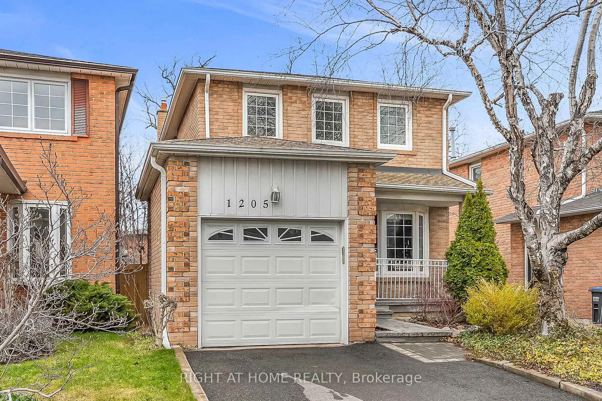 Front of Unit Lower, 1205 Shagbark Crescent