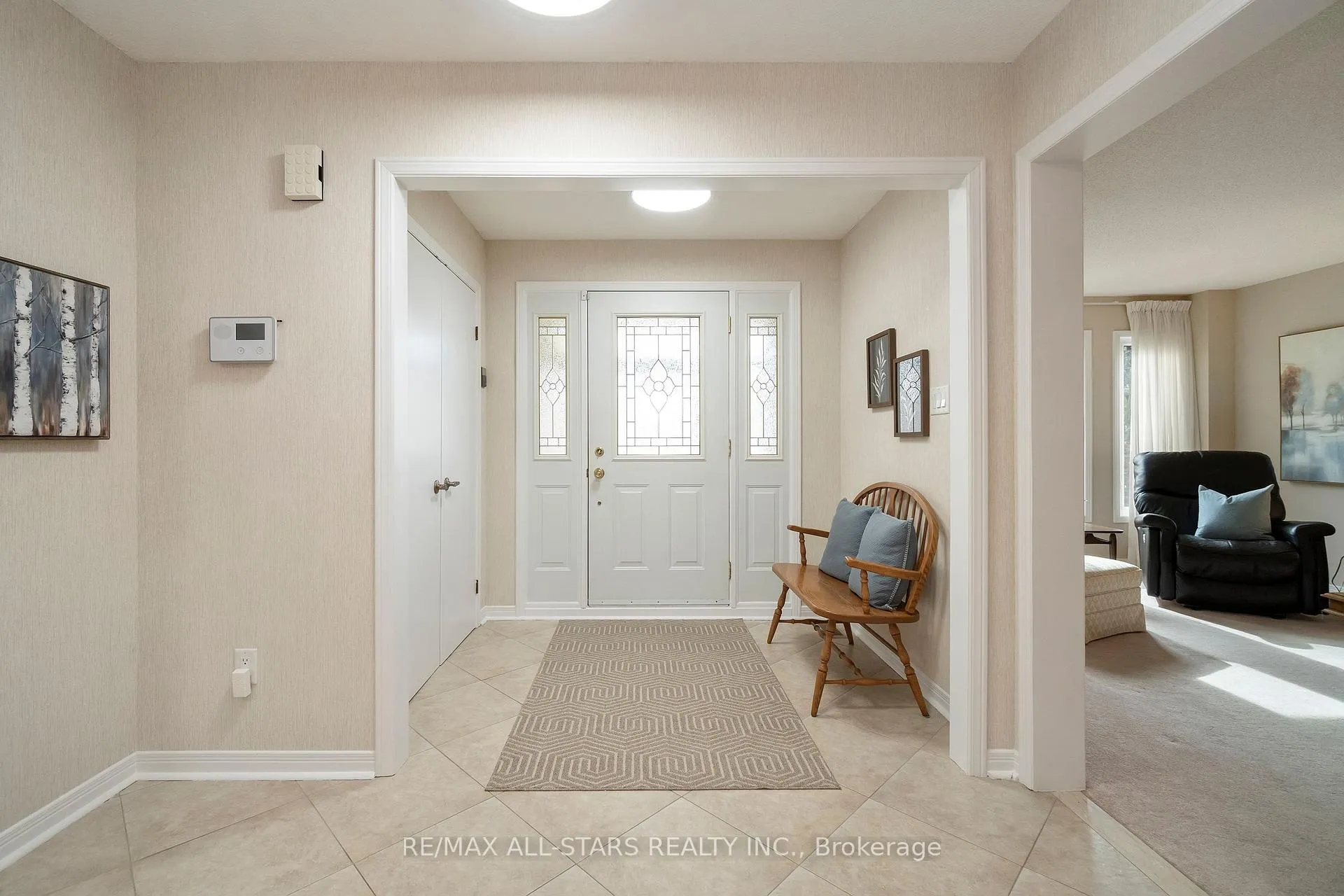 Photo 2 of 33 Carpenter Court, Markham, Raymerville — HOMEH