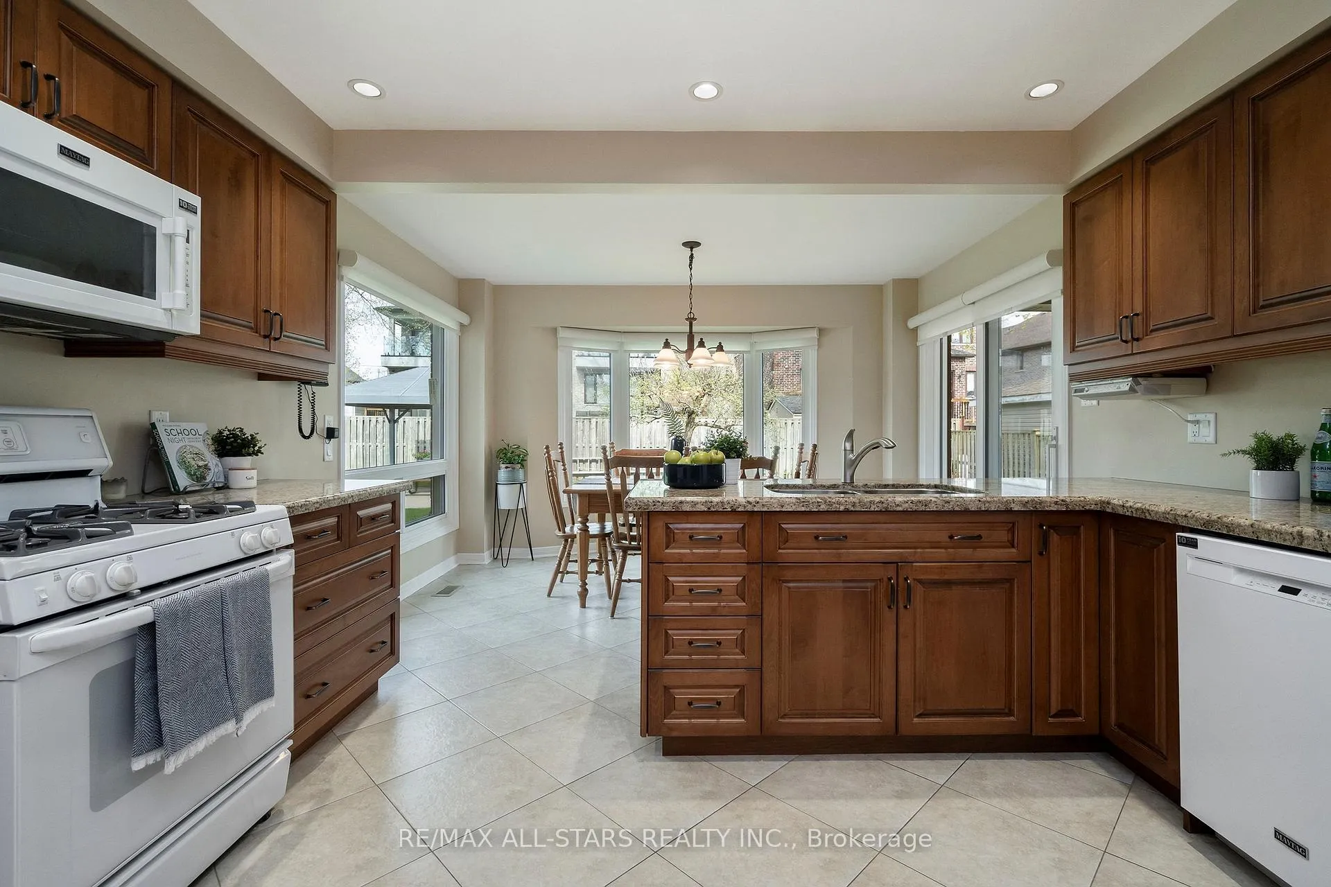 Photo 5 of 33 Carpenter Court, Markham, Raymerville — HOMEH