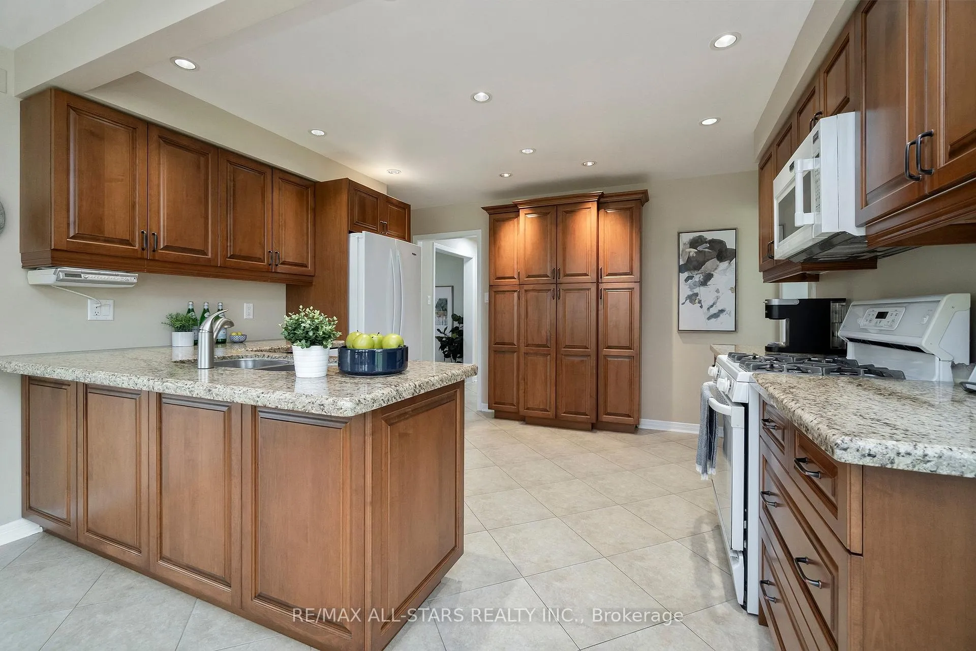 Photo 8 of 33 Carpenter Court, Markham, Raymerville — HOMEH
