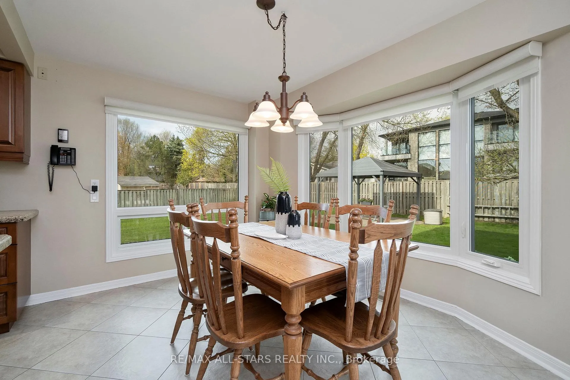 Photo 10 of 33 Carpenter Court, Markham, Raymerville — HOMEH