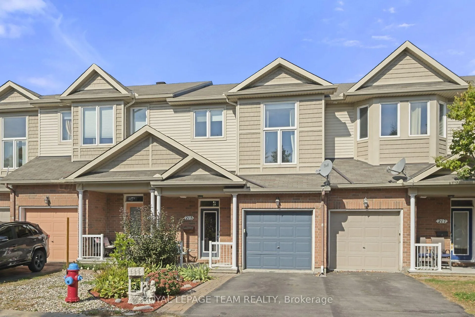 Front of 215 Parkrose Private