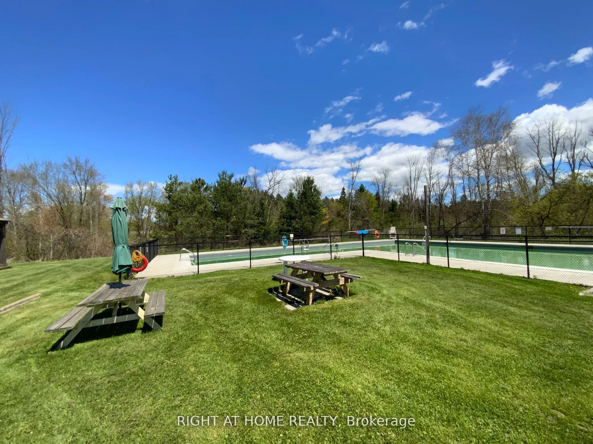 Photo 5 of 3 Woody Way Boulevard E, Georgina, Pefferlaw — HOMEH