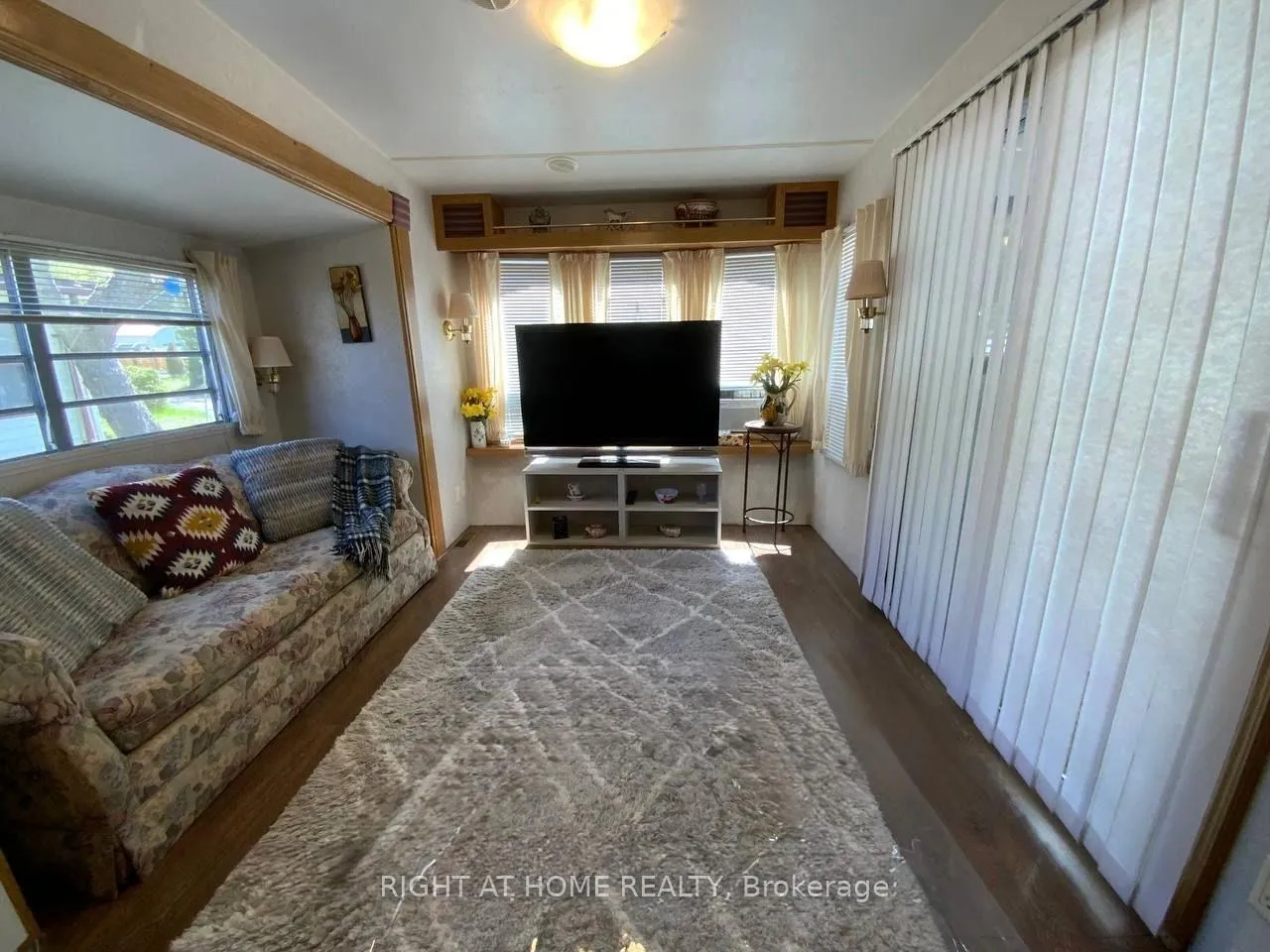 Photo 15 of 3 Woody Way Boulevard E, Georgina, Pefferlaw — HOMEH