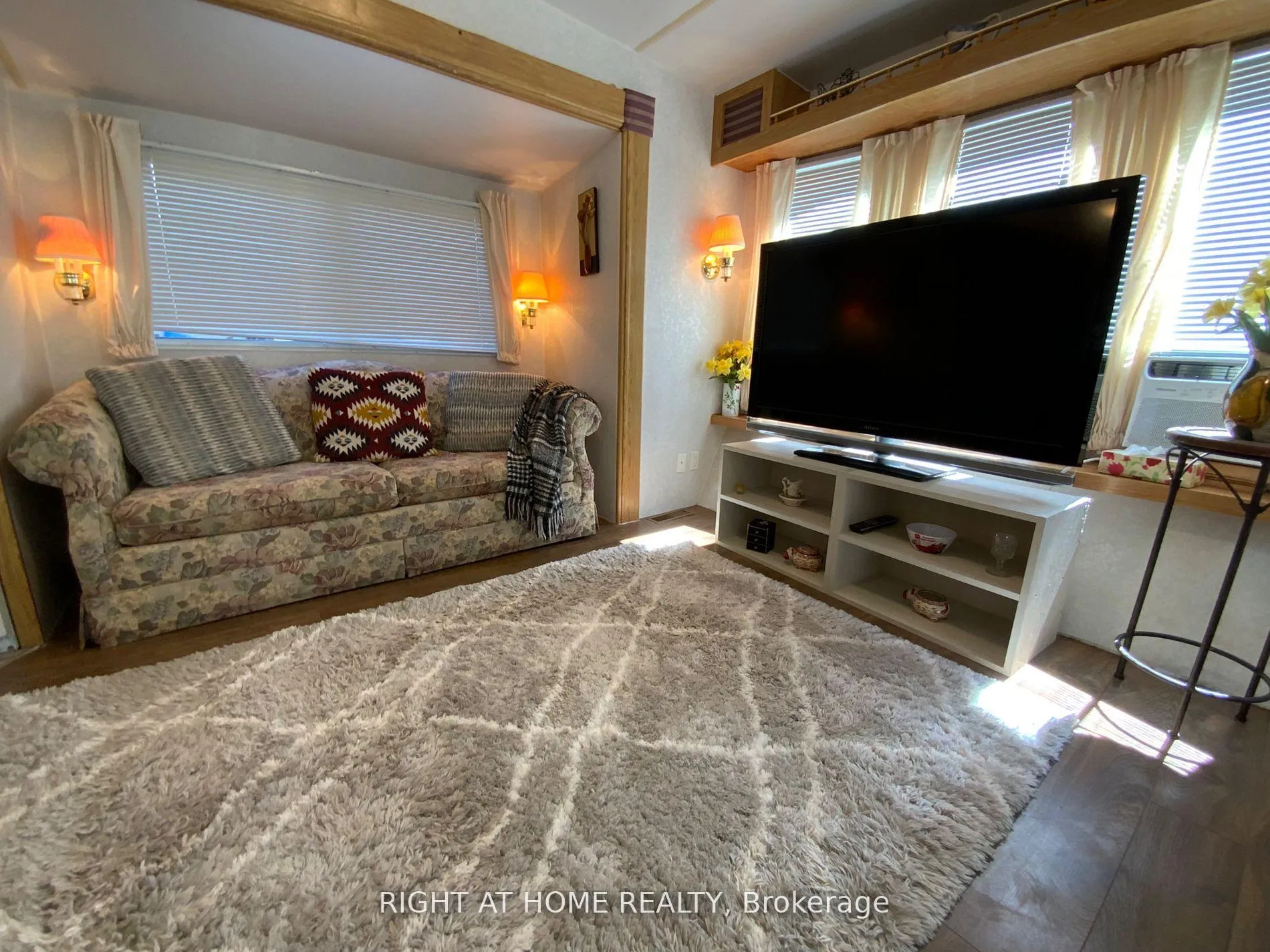 Photo 17 of 3 Woody Way Boulevard E, Georgina, Pefferlaw — HOMEH
