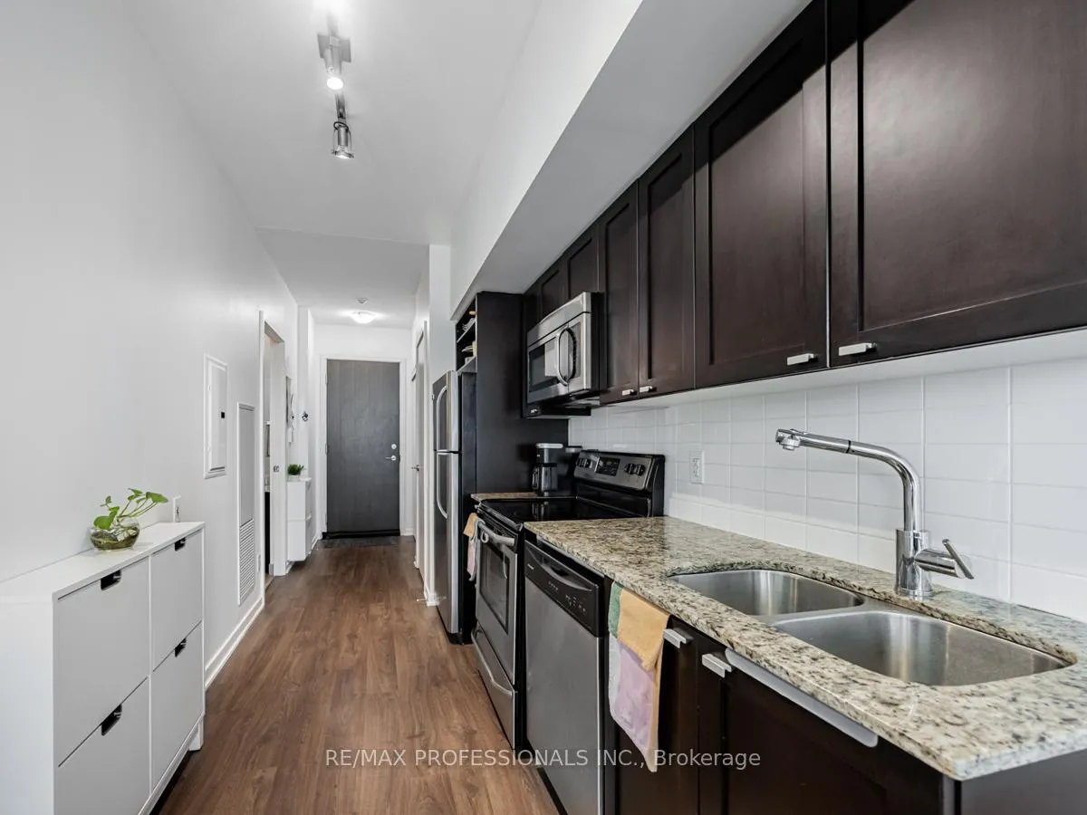 Photo 3 of Unit 2113, 105 The Queensway, Toronto, High Park-Swansea — HOMEH