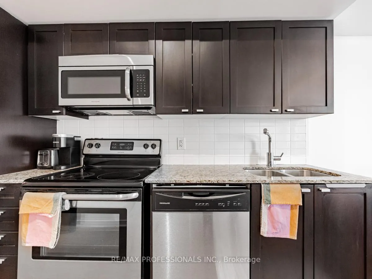 Photo 4 of Unit 2113, 105 The Queensway, Toronto, High Park-Swansea — HOMEH
