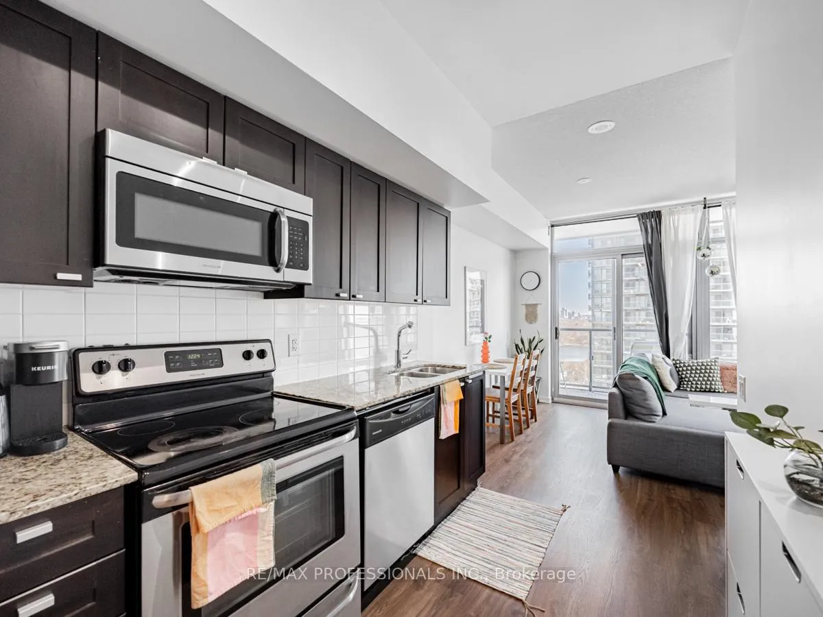 Photo 5 of Unit 2113, 105 The Queensway, Toronto, High Park-Swansea — HOMEH