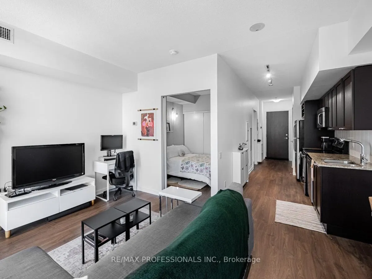 Photo 6 of Unit 2113, 105 The Queensway, Toronto, High Park-Swansea — HOMEH