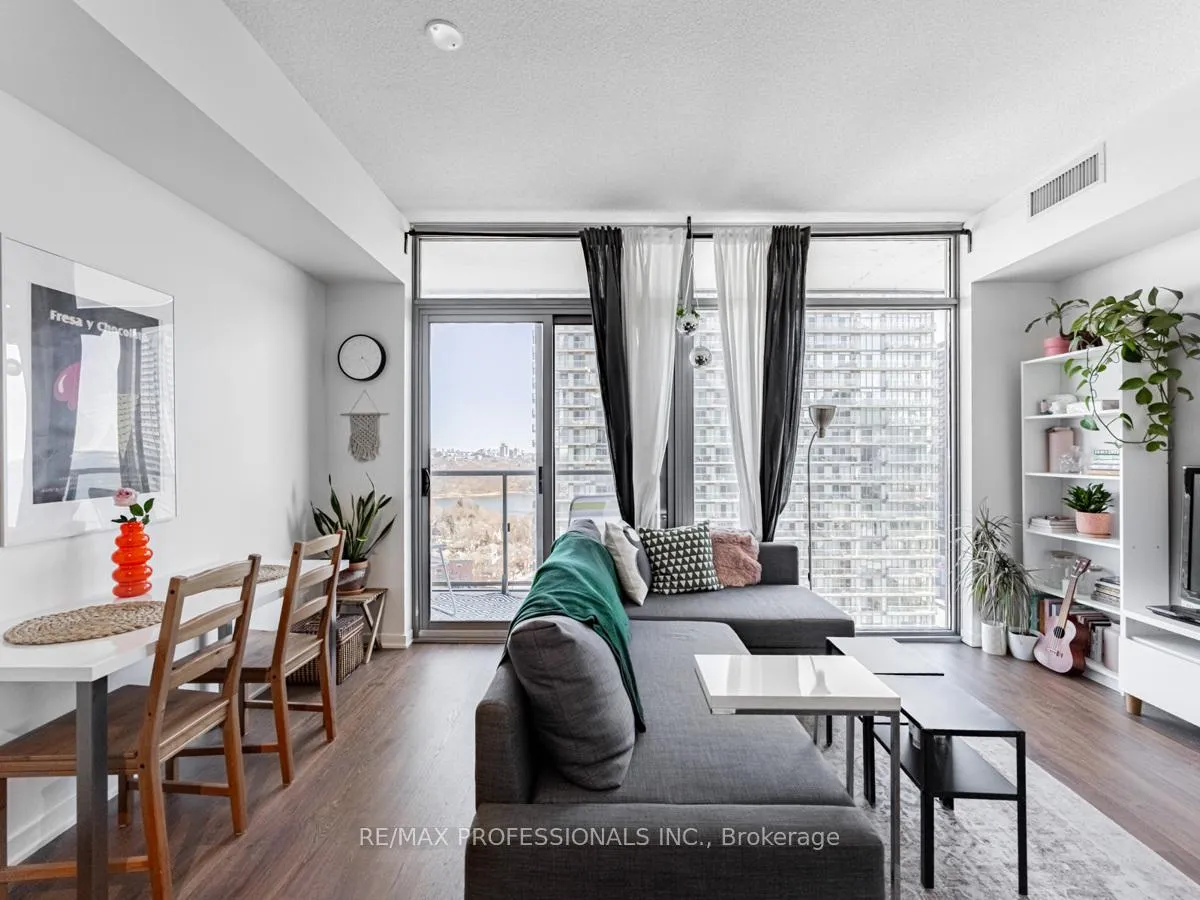 Photo 7 of Unit 2113, 105 The Queensway, Toronto, High Park-Swansea — HOMEH