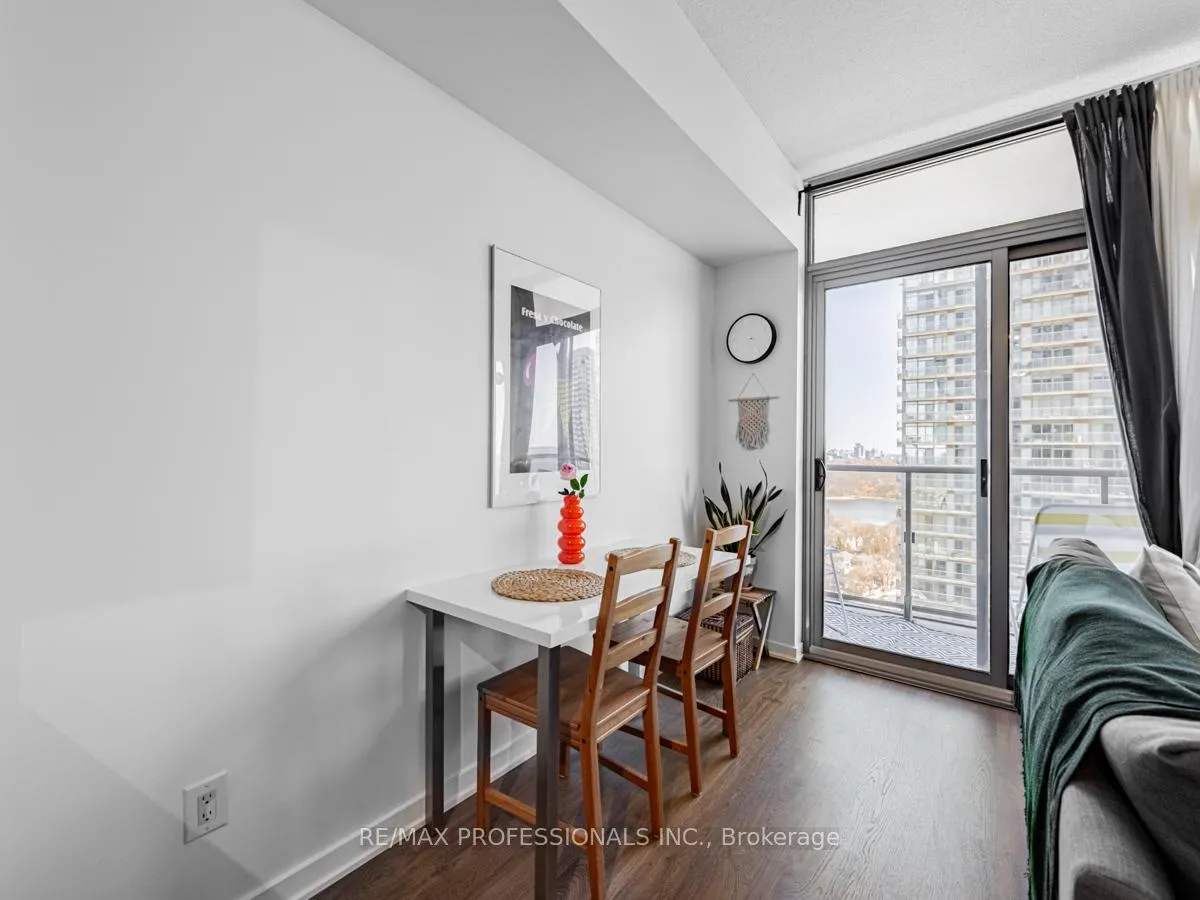 Photo 8 of Unit 2113, 105 The Queensway, Toronto, High Park-Swansea — HOMEH