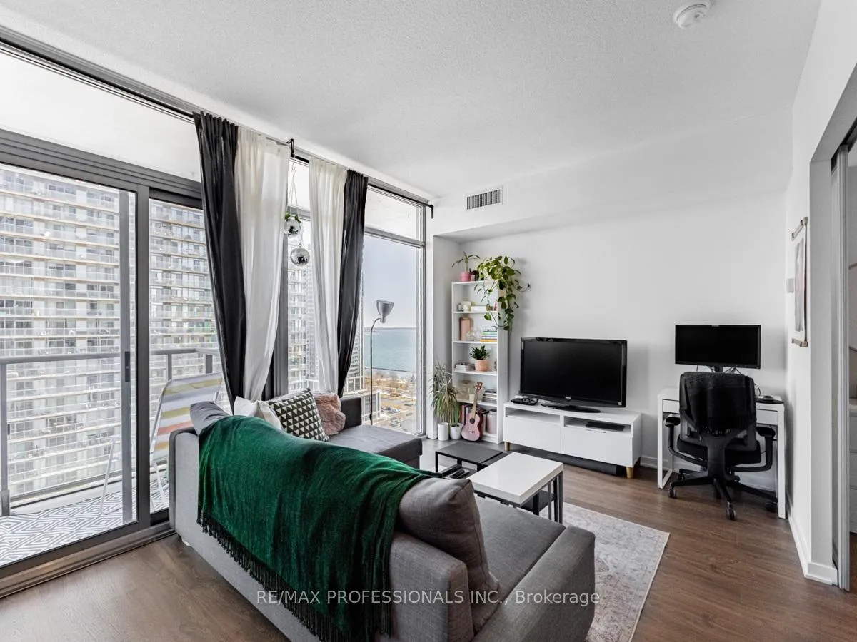 Photo 10 of Unit 2113, 105 The Queensway, Toronto, High Park-Swansea — HOMEH