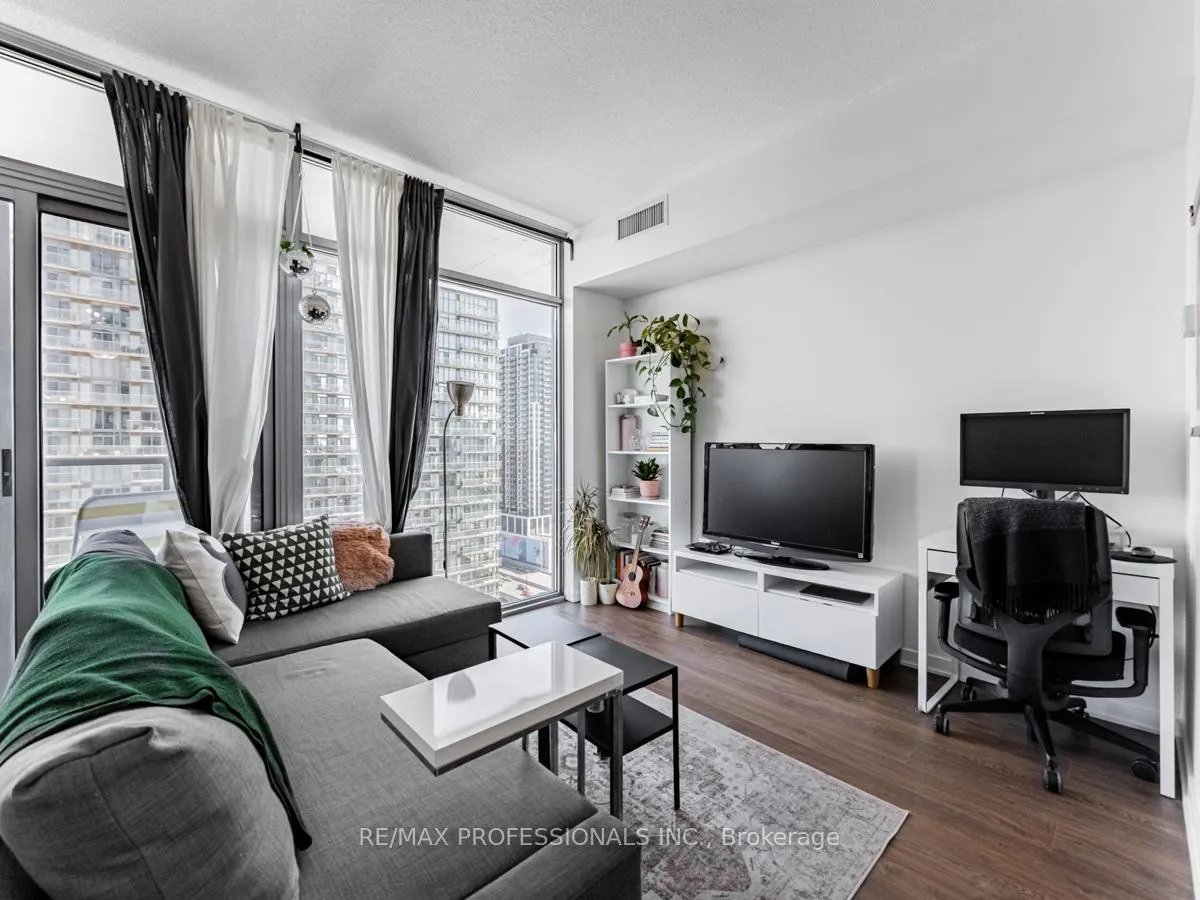 Photo 11 of Unit 2113, 105 The Queensway, Toronto, High Park-Swansea — HOMEH