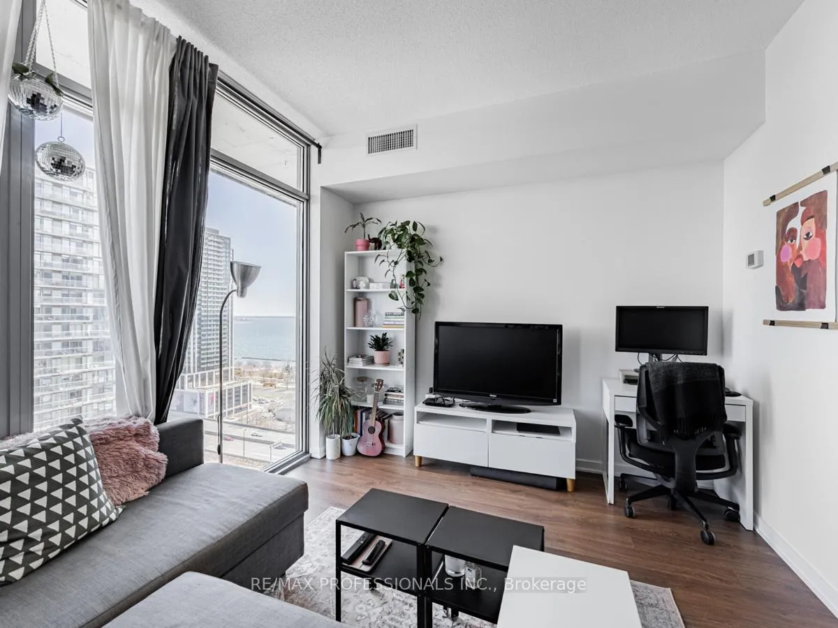 Photo 14 of Unit 2113, 105 The Queensway, Toronto, High Park-Swansea — HOMEH