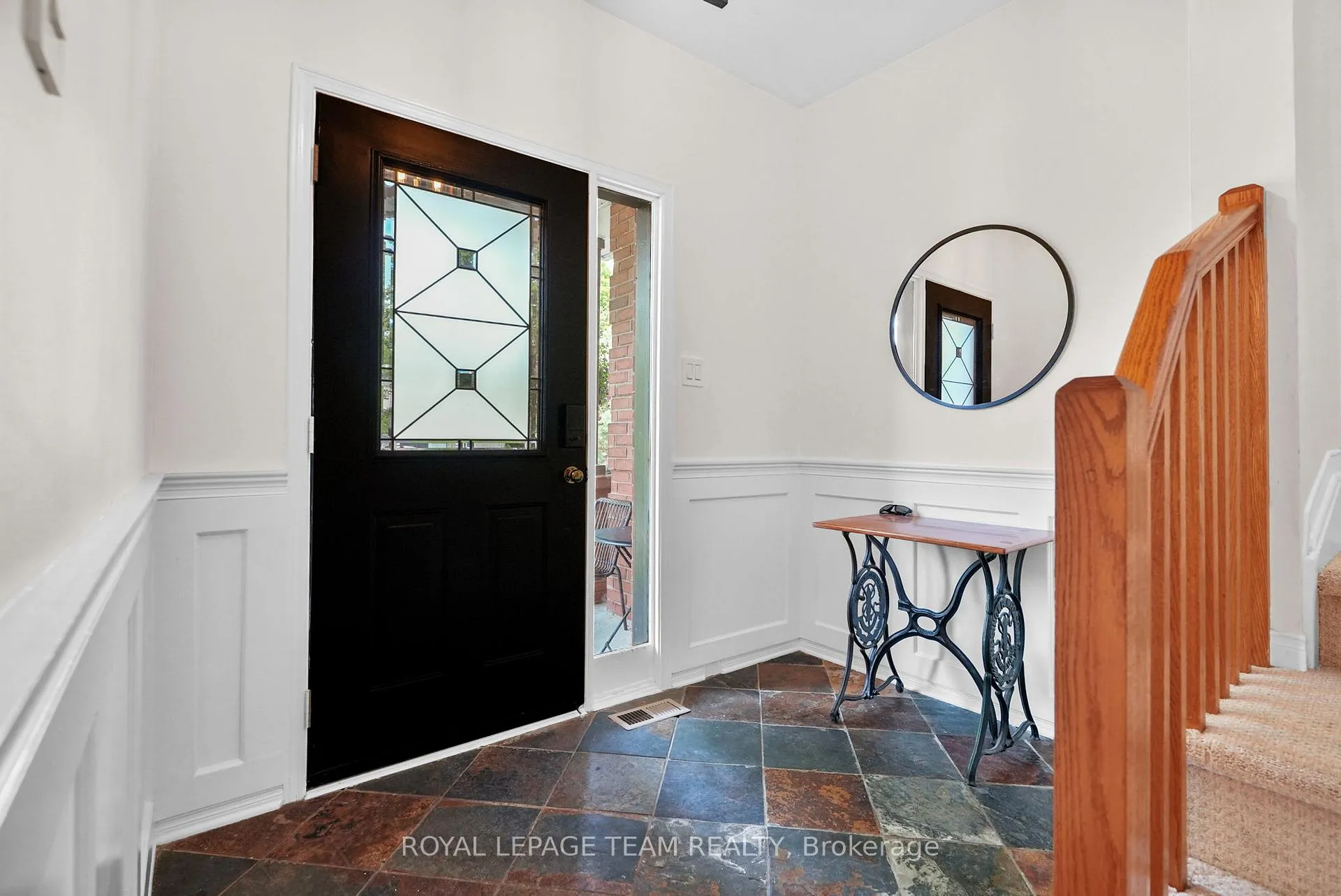 Photo 1 of 2122 Saunders Avenue, Ottawa, Woodroffe — HOMEH