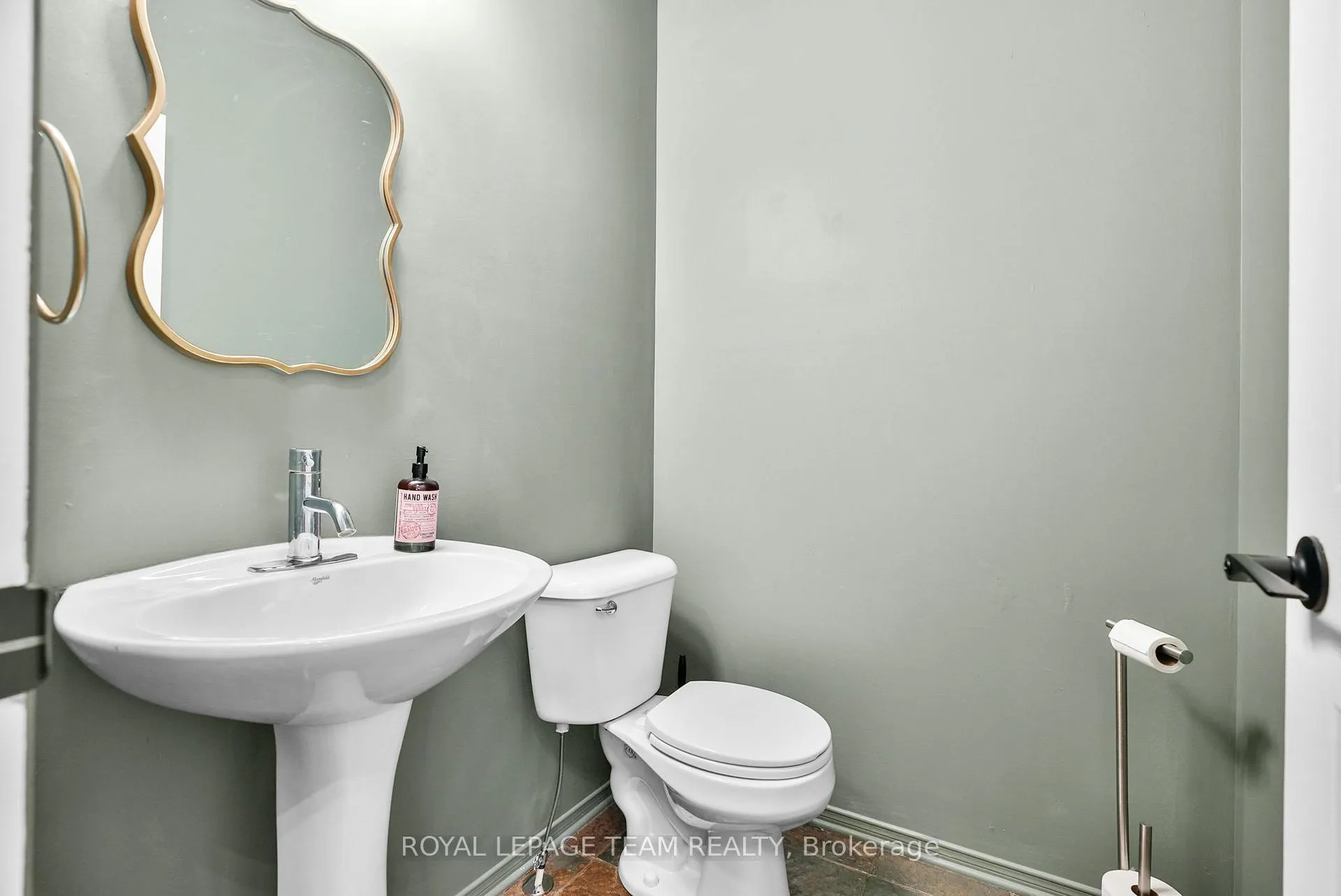 Photo 6 of 2122 Saunders Avenue, Ottawa, Woodroffe — HOMEH