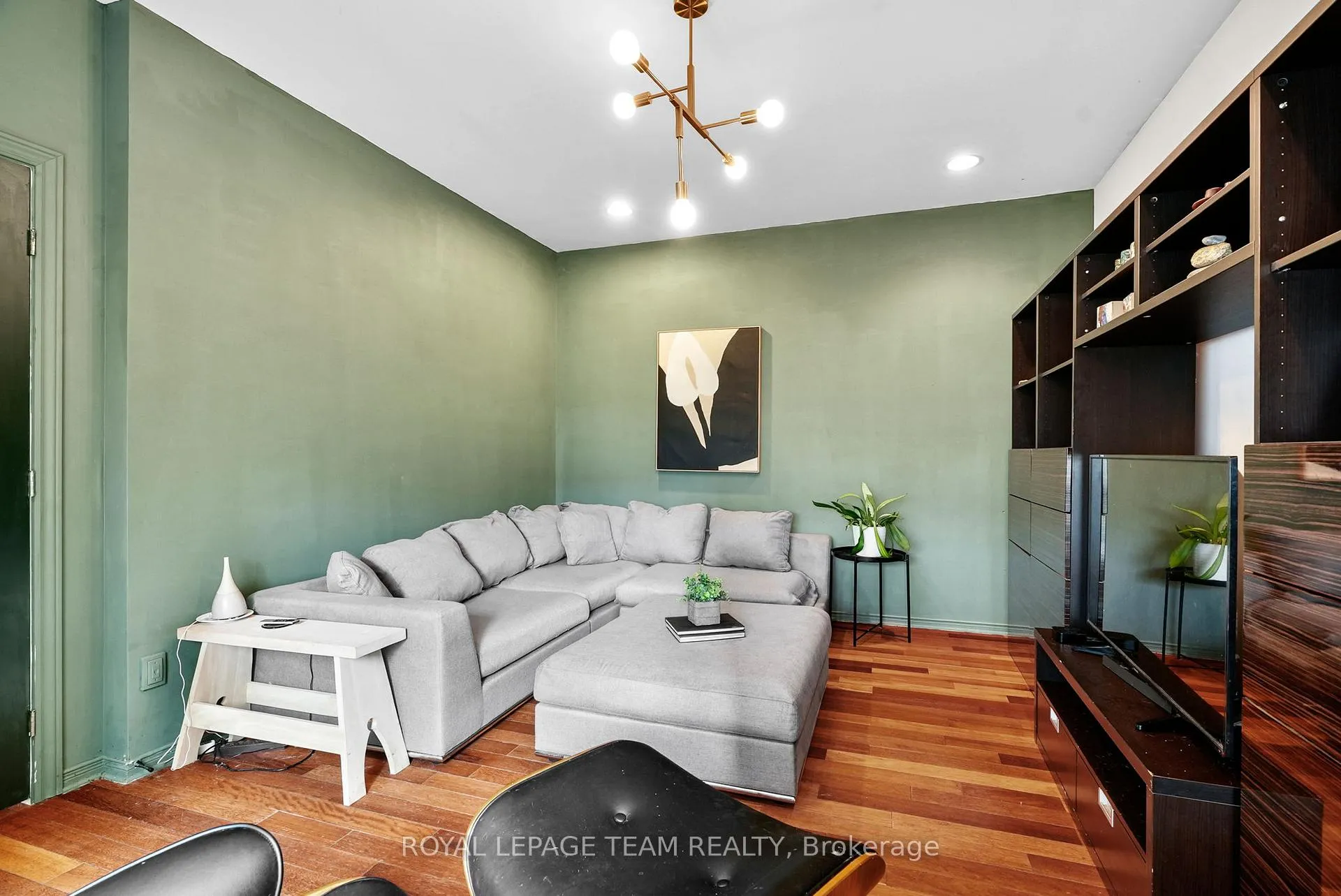 Photo 19 of 2122 Saunders Avenue, Ottawa, Woodroffe — HOMEH